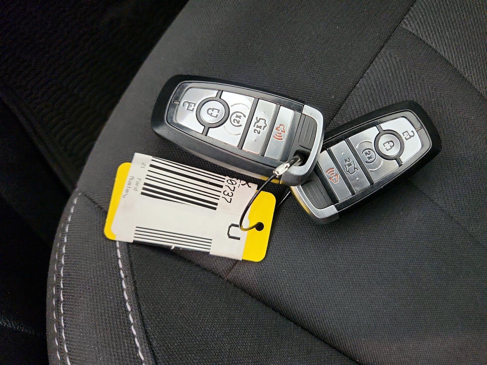 2021 Ford Mustang EcoBoost - Photo 22