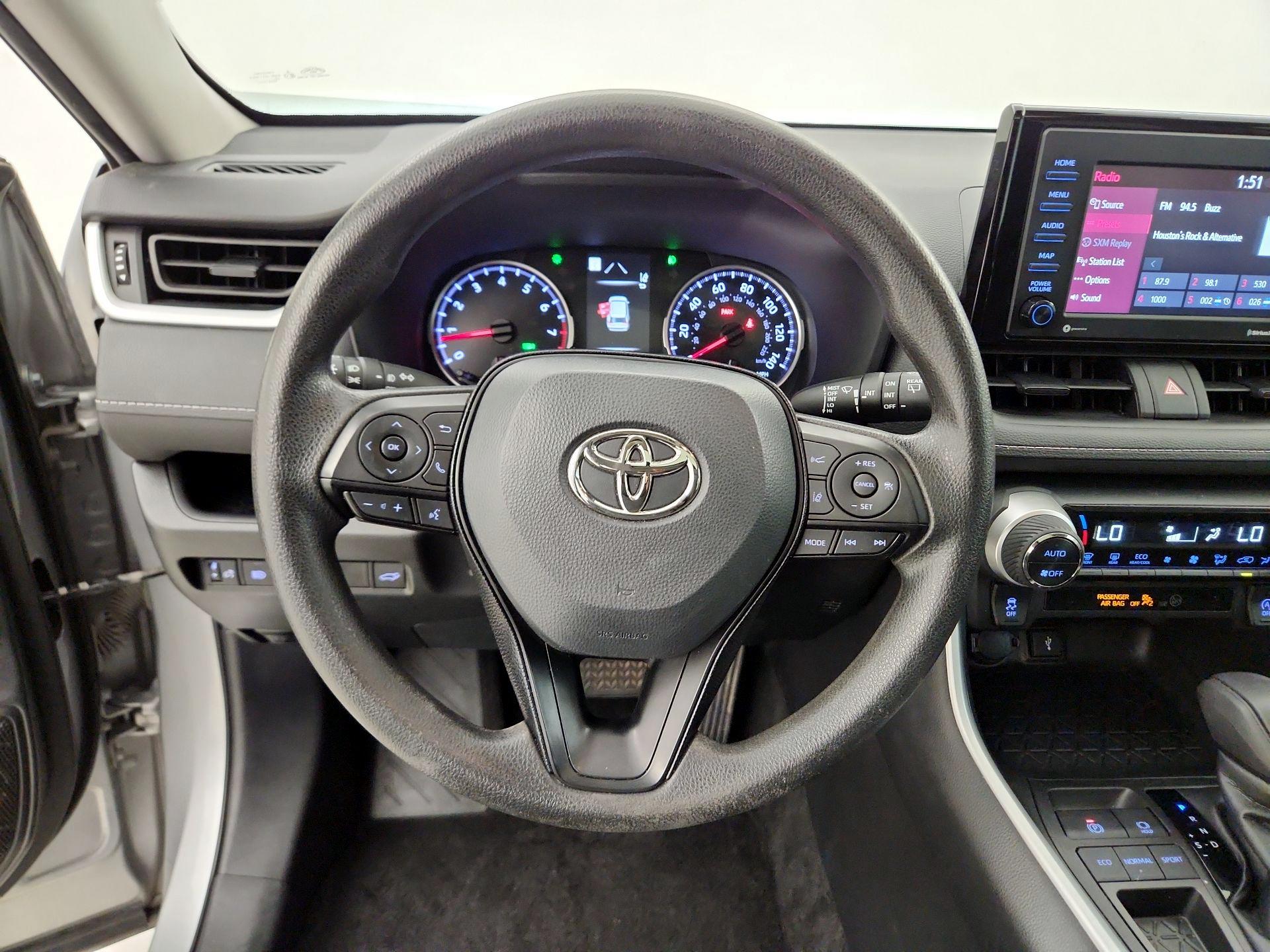 Thumbnail: 2021 Toyota RAV4 - 10