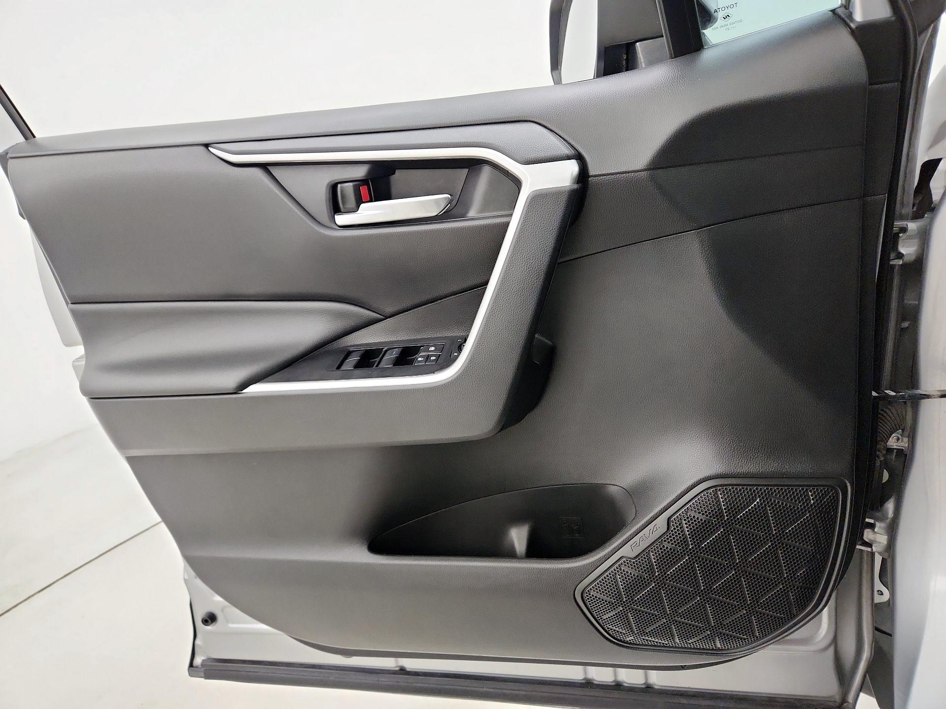 Thumbnail: 2021 Toyota RAV4 - 12