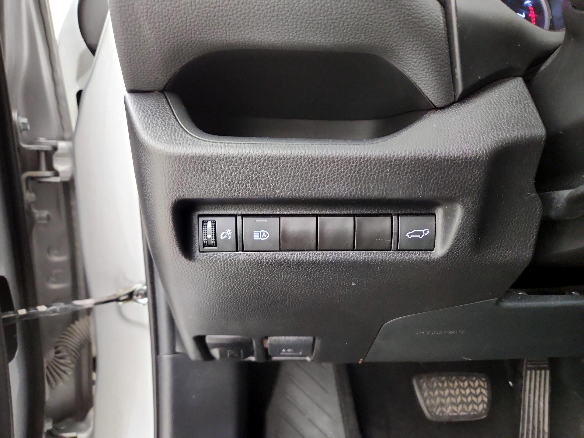 Thumbnail: 2021 Toyota RAV4 - 13