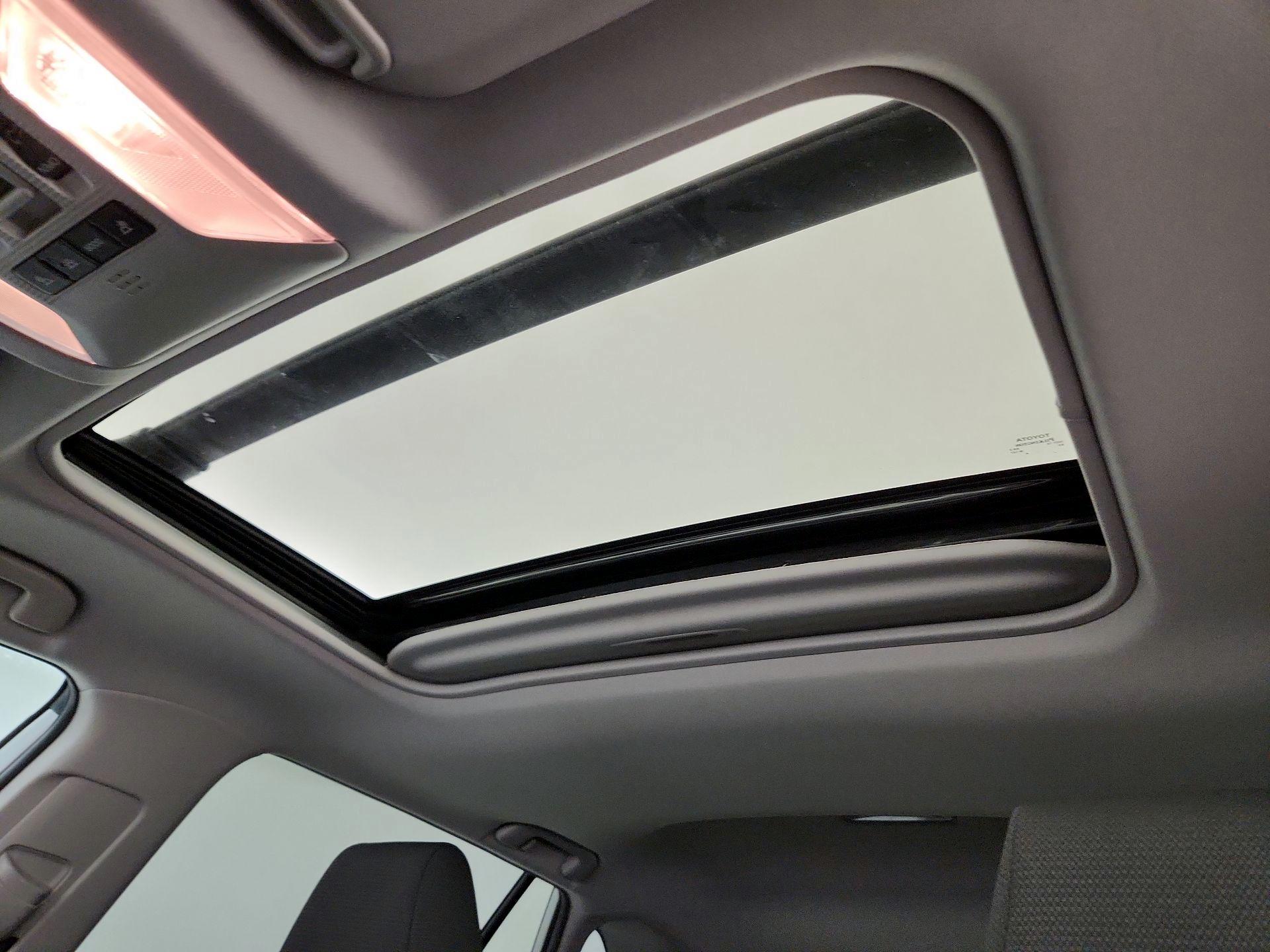 Thumbnail: 2021 Toyota RAV4 - 19