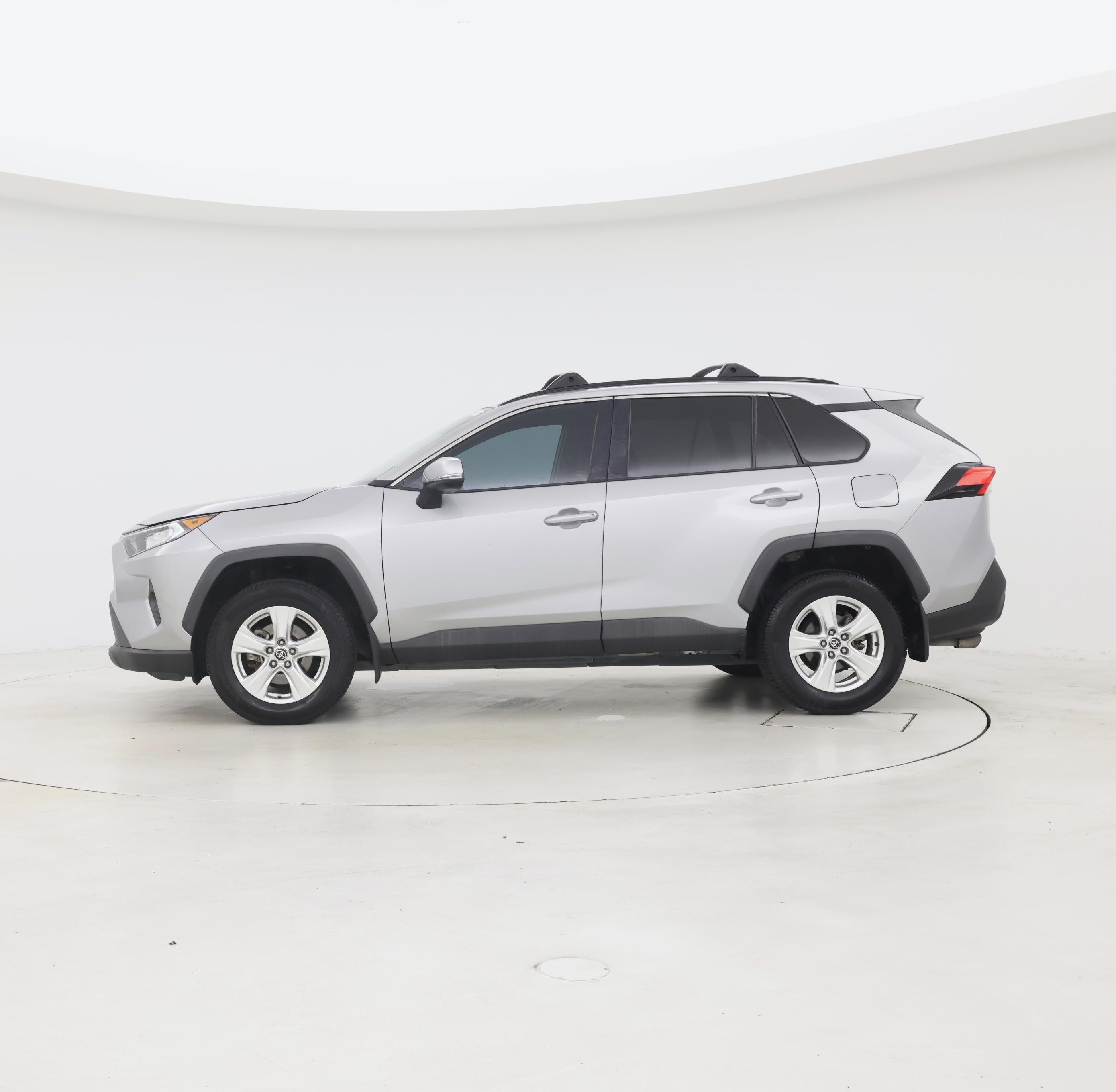 Thumbnail: 2021 Toyota RAV4 - 3