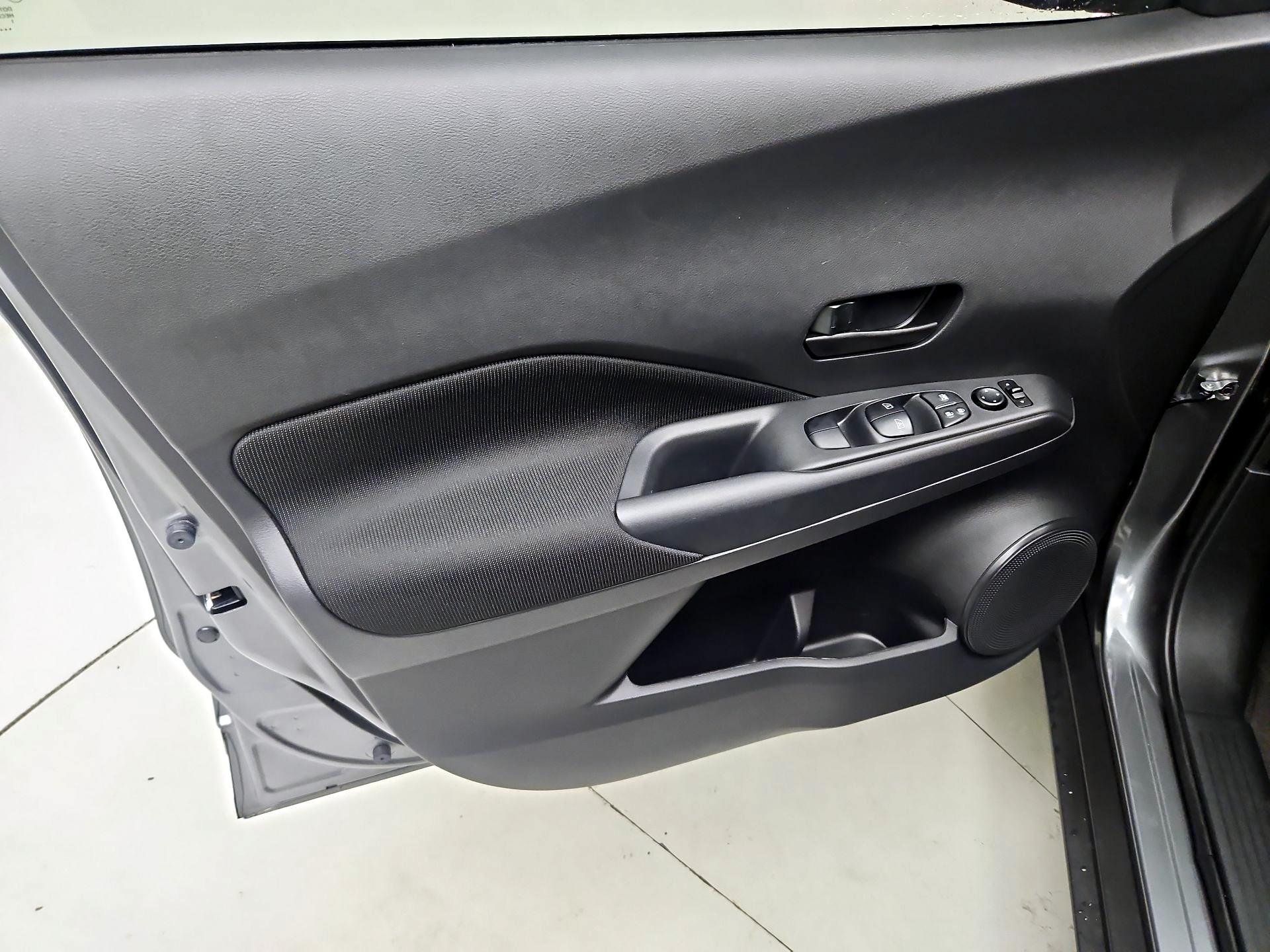 Thumbnail: 2025 Nissan Kicks - 12