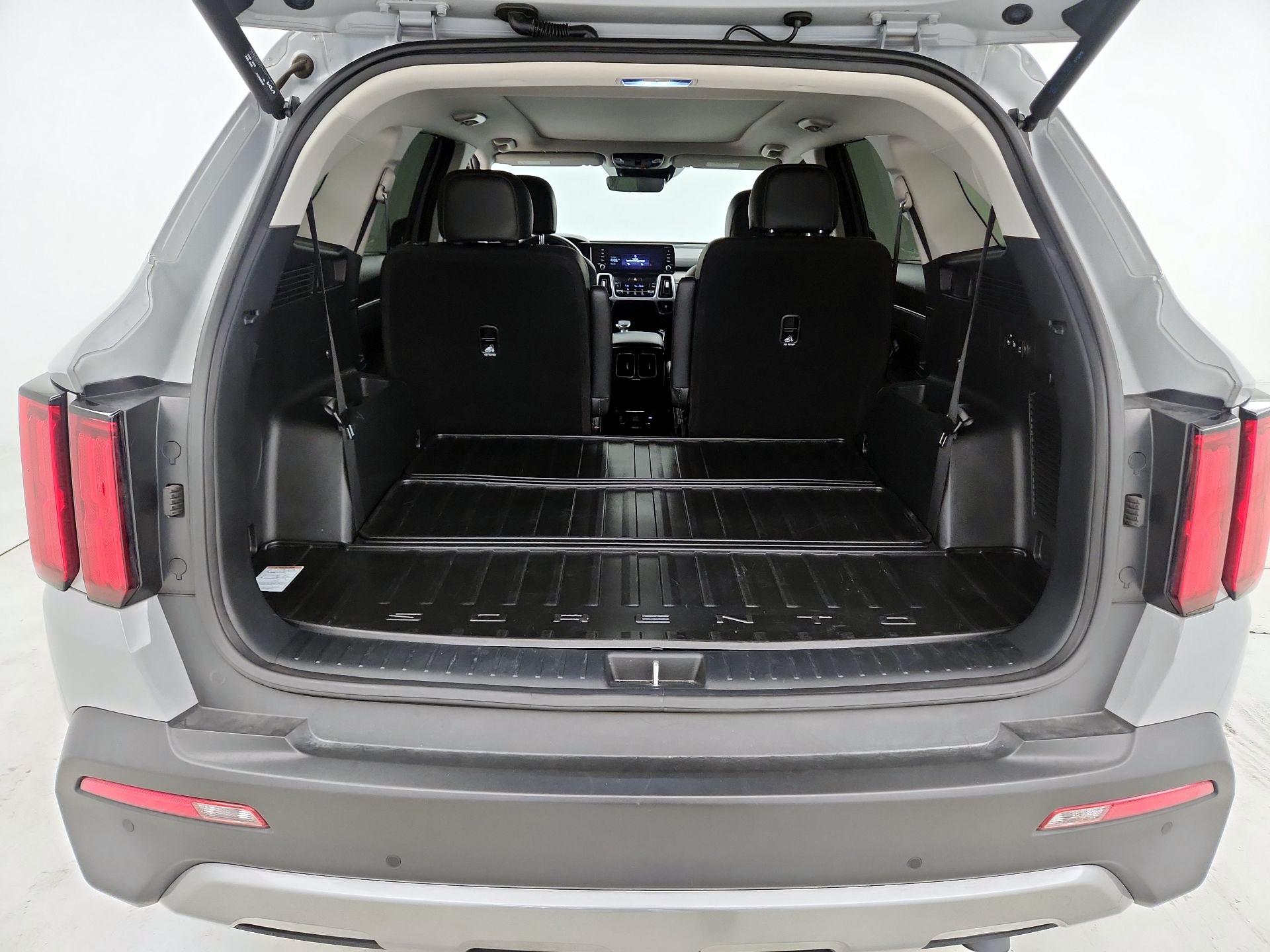 Thumbnail: 2023 Kia Sorento - 16