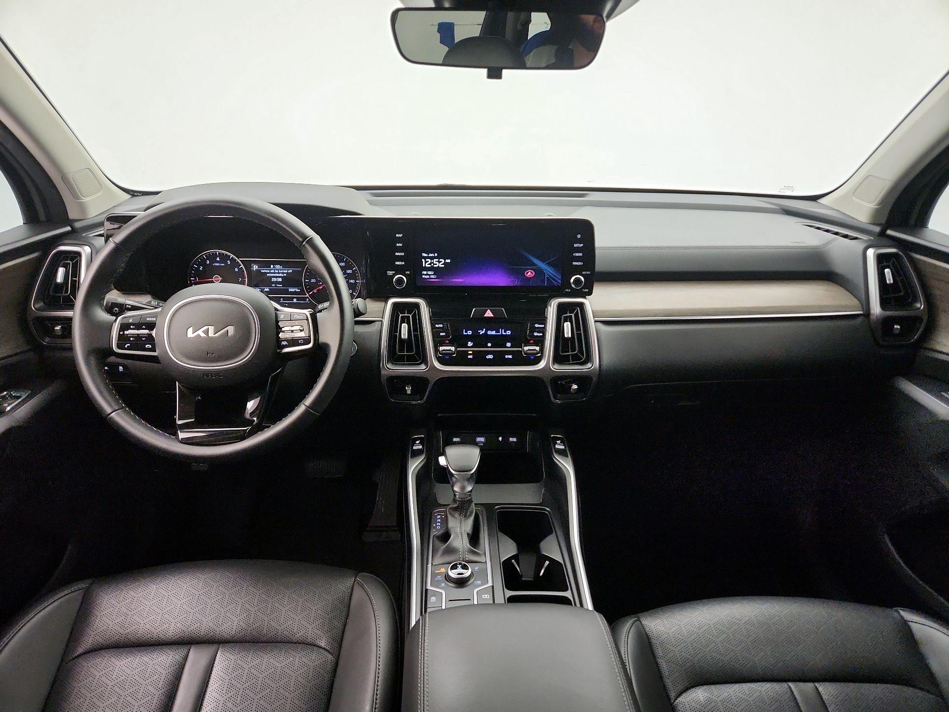 Thumbnail: 2023 Kia Sorento - 9