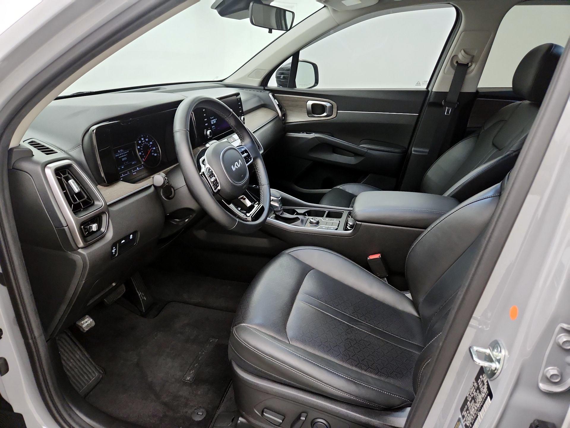 Thumbnail: 2023 Kia Sorento - 11
