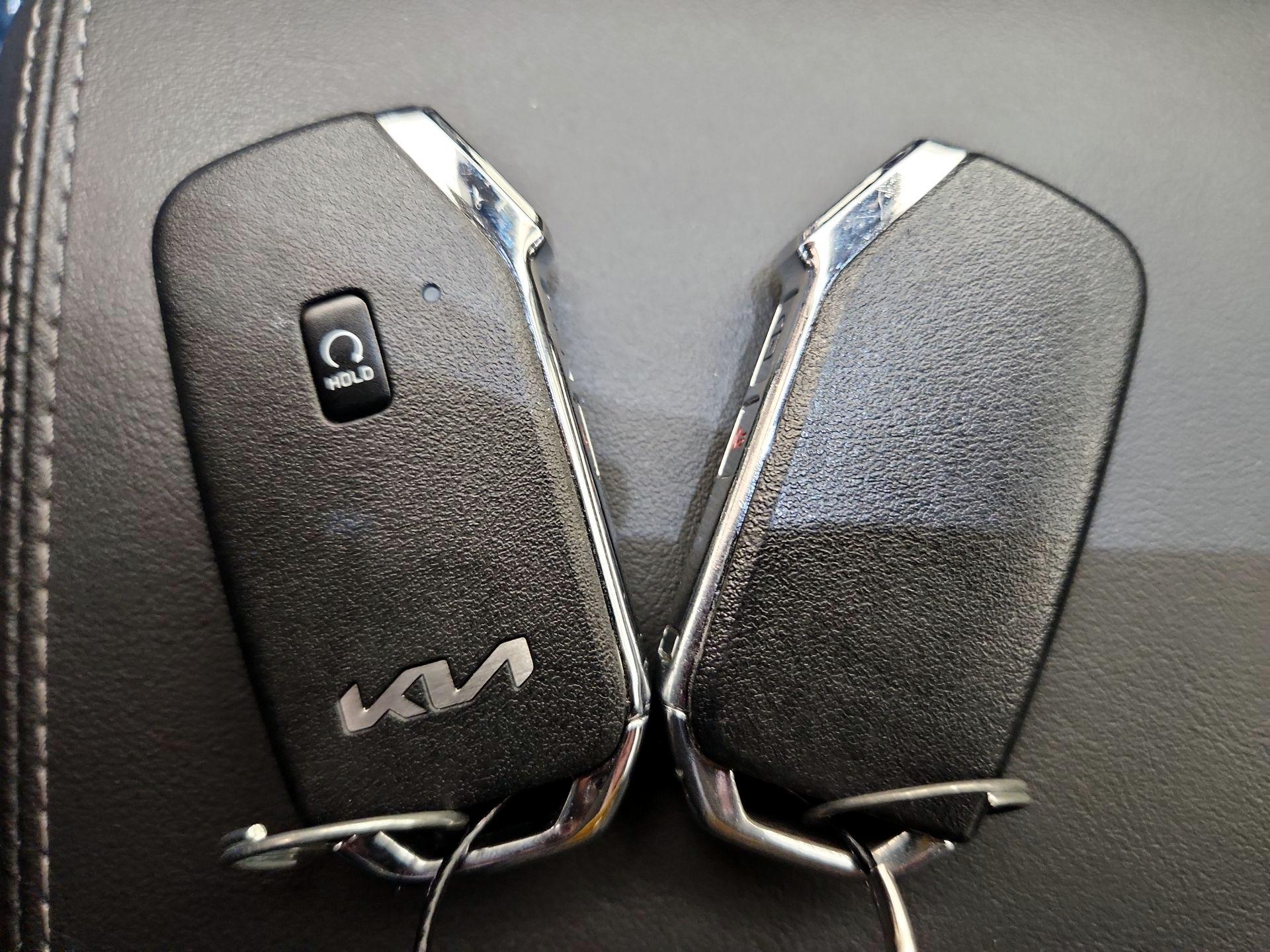 Thumbnail: 2023 Kia Sorento - 18