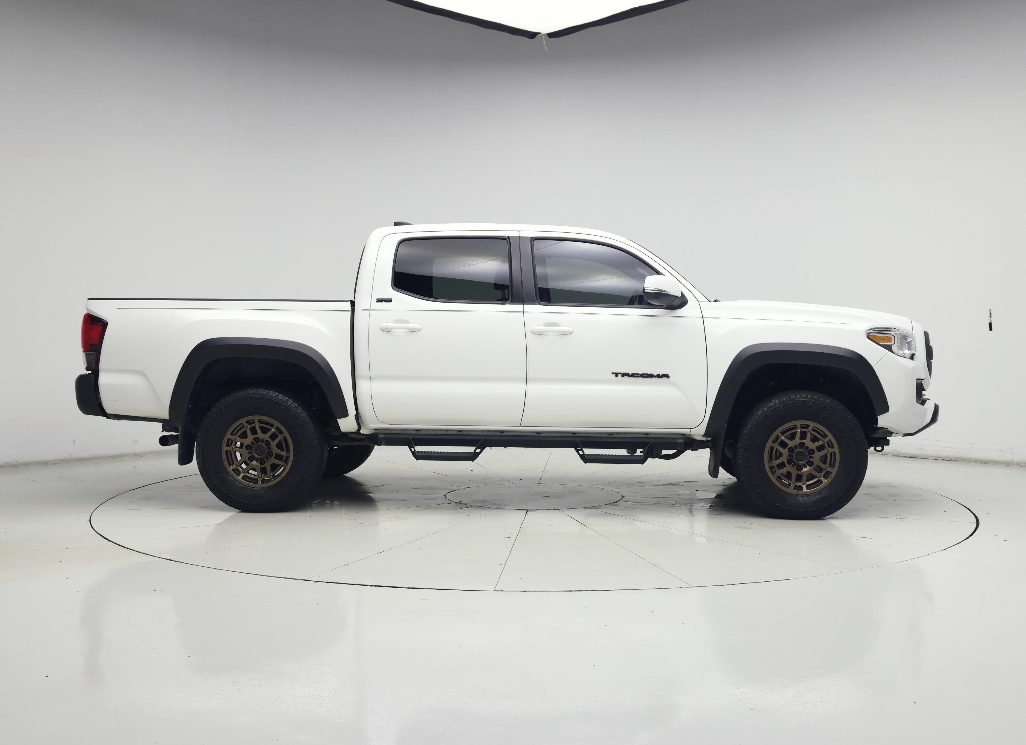 Thumbnail: 2023 Toyota Tacoma - 7