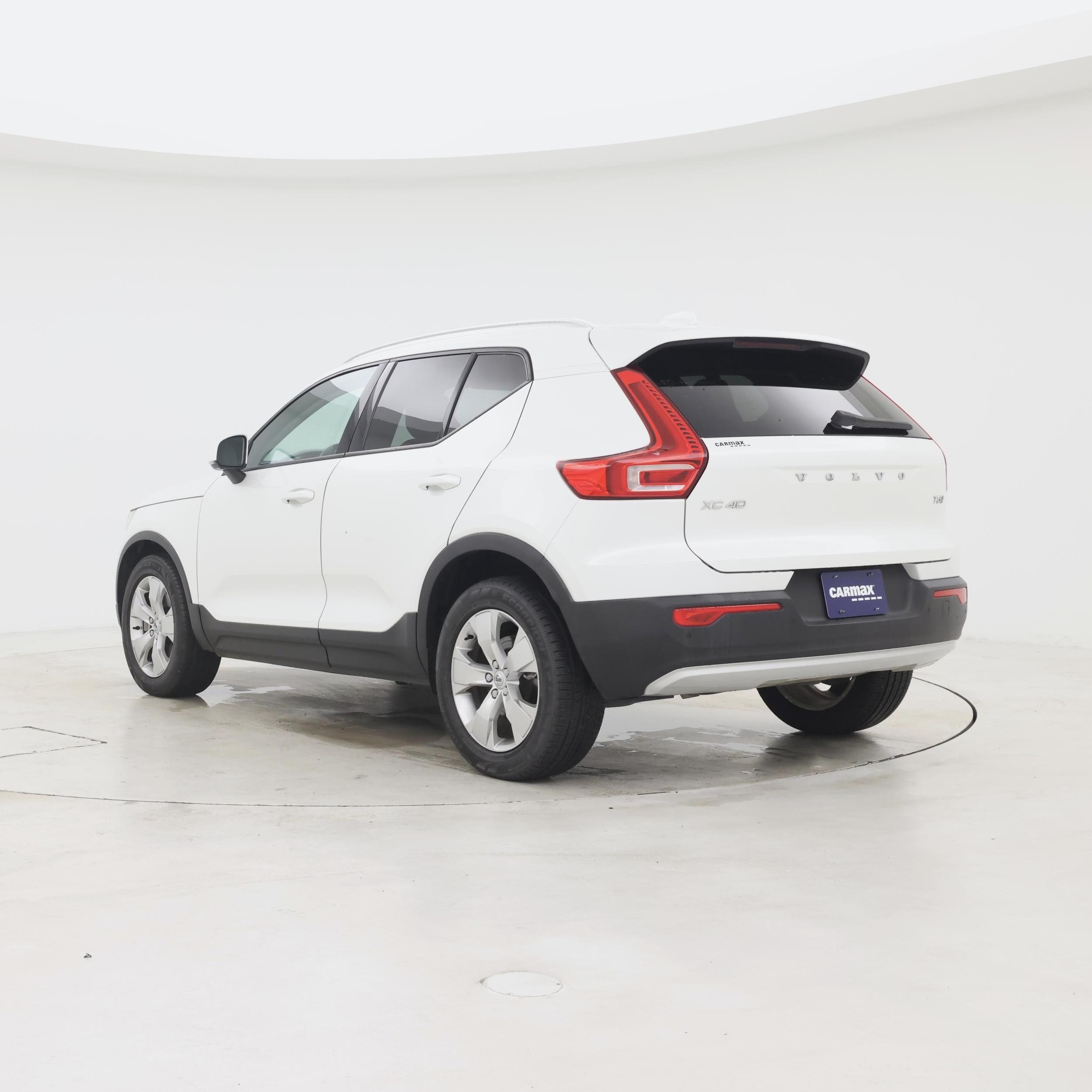 Thumbnail: 2021 Volvo XC40 - 2