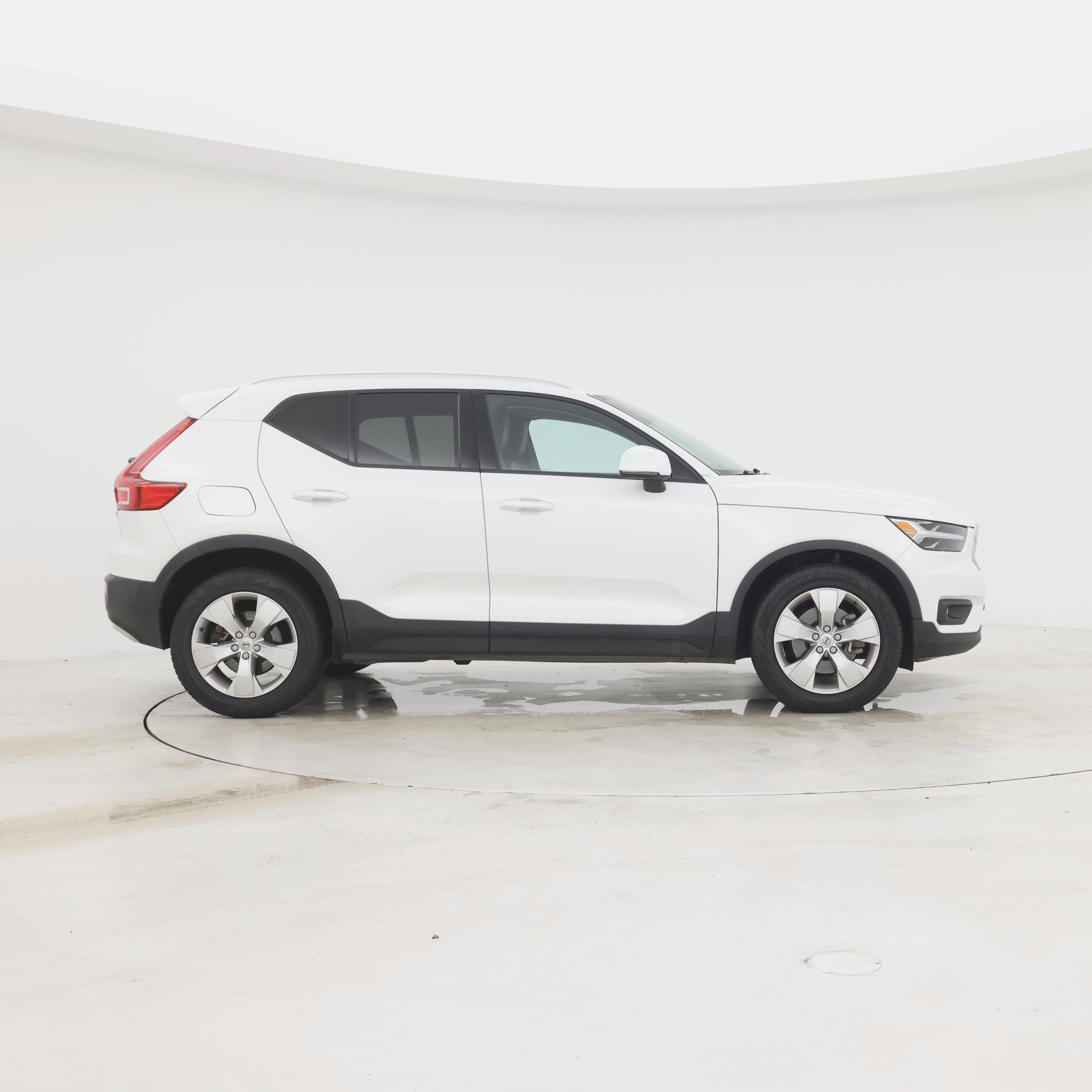 Thumbnail: 2021 Volvo XC40 - 7