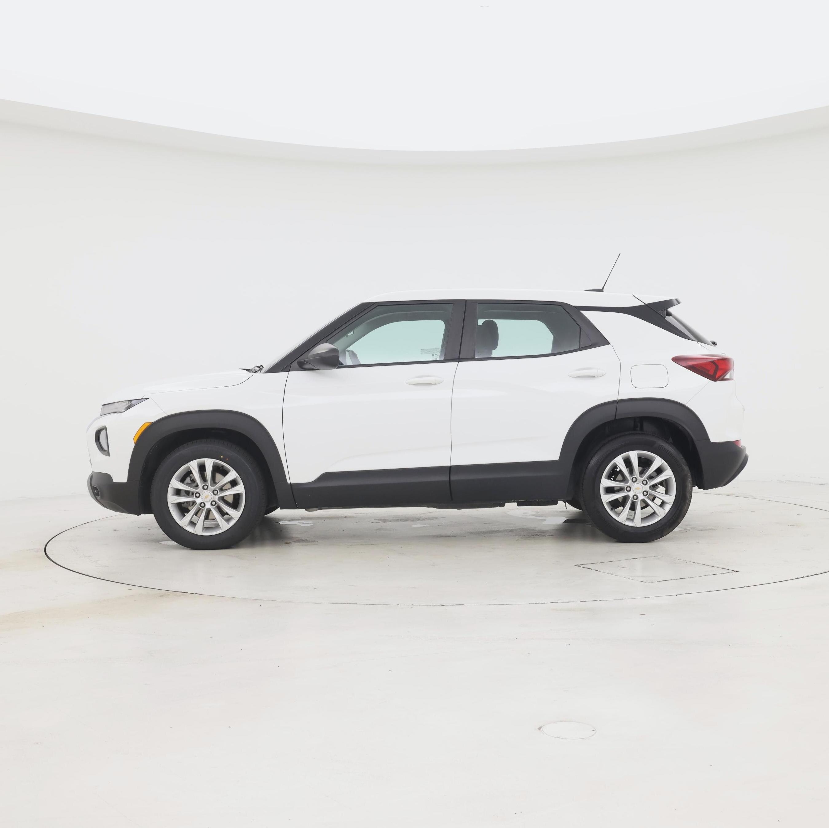 Thumbnail: 2023 Chevrolet TrailBlazer - 3