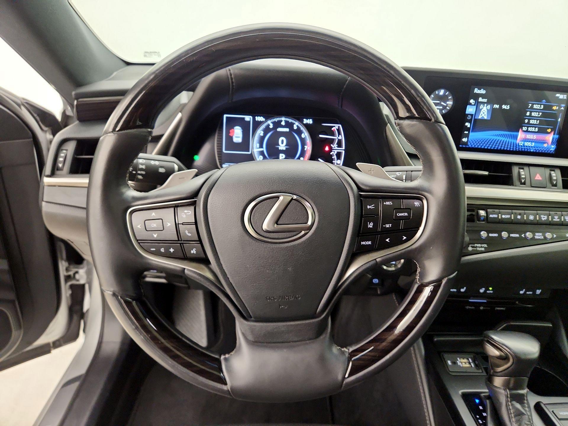Thumbnail: 2020 Lexus ES - 10