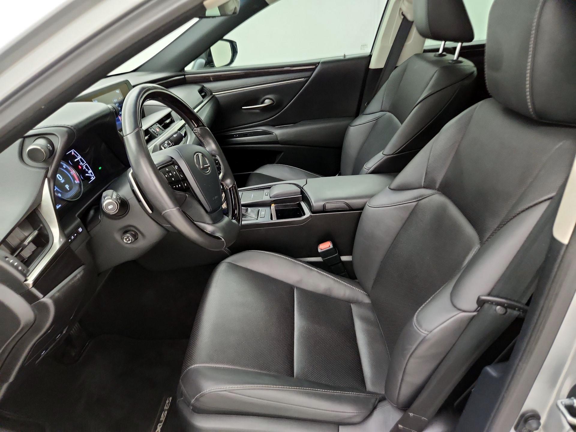 Thumbnail: 2020 Lexus ES - 11