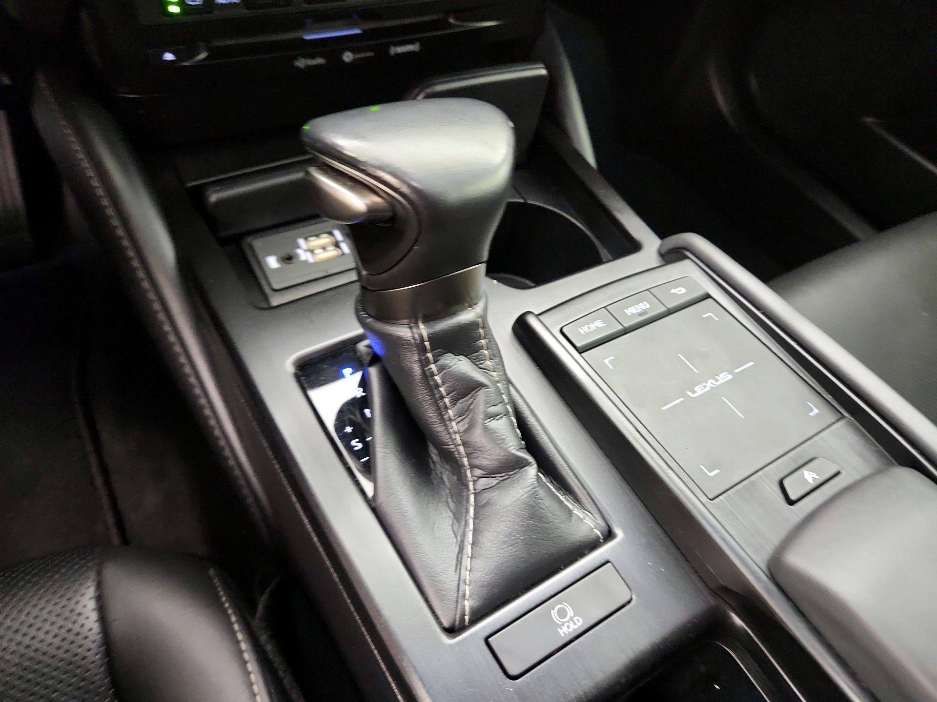Thumbnail: 2020 Lexus ES - 17
