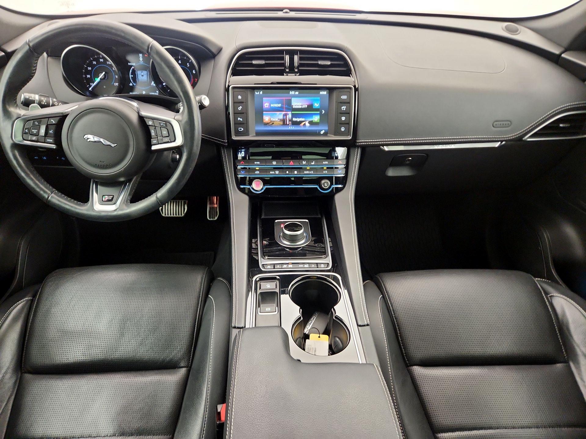 Thumbnail: 2017 Jaguar F-Pace - 9