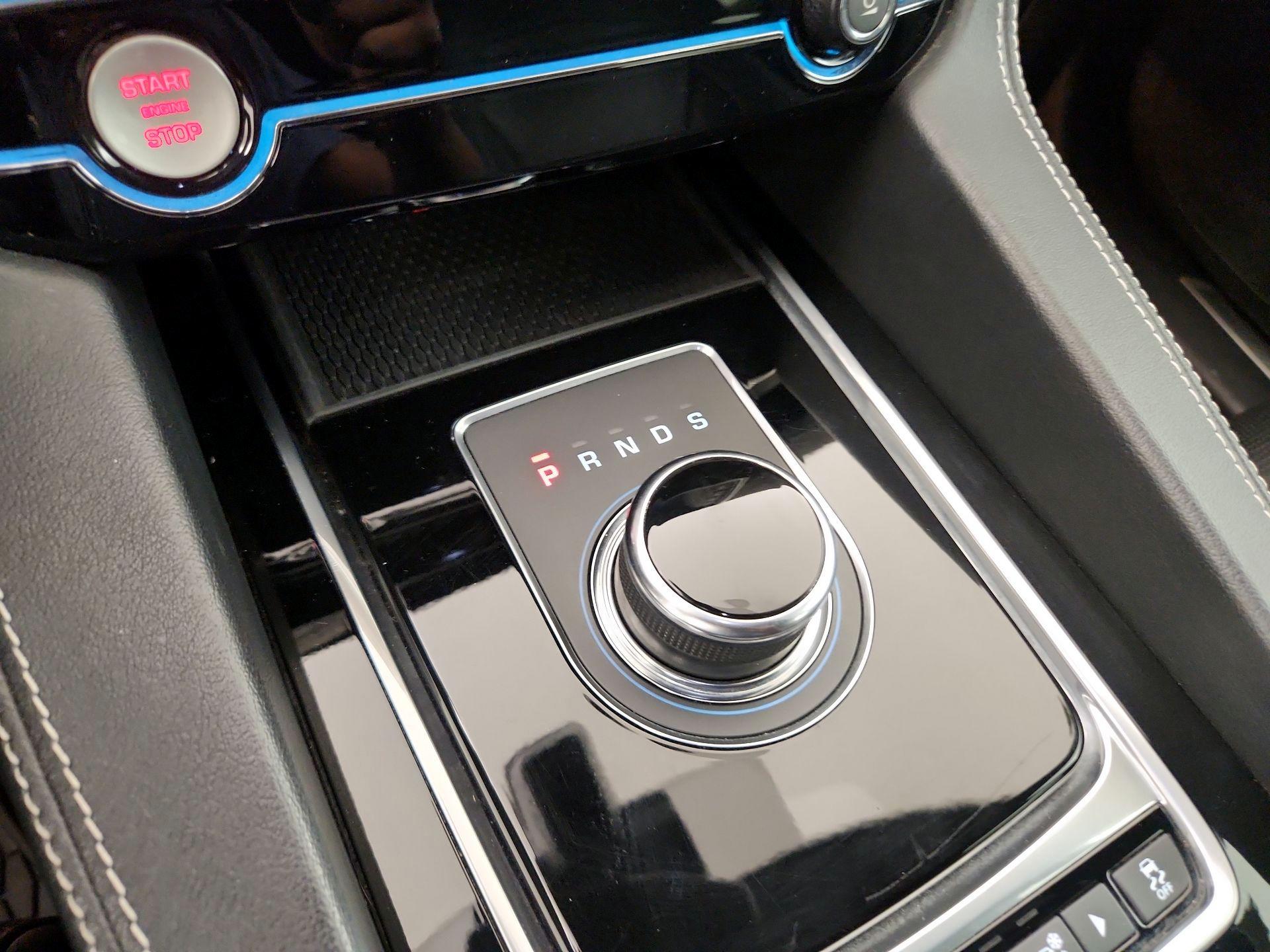Thumbnail: 2017 Jaguar F-Pace - 17