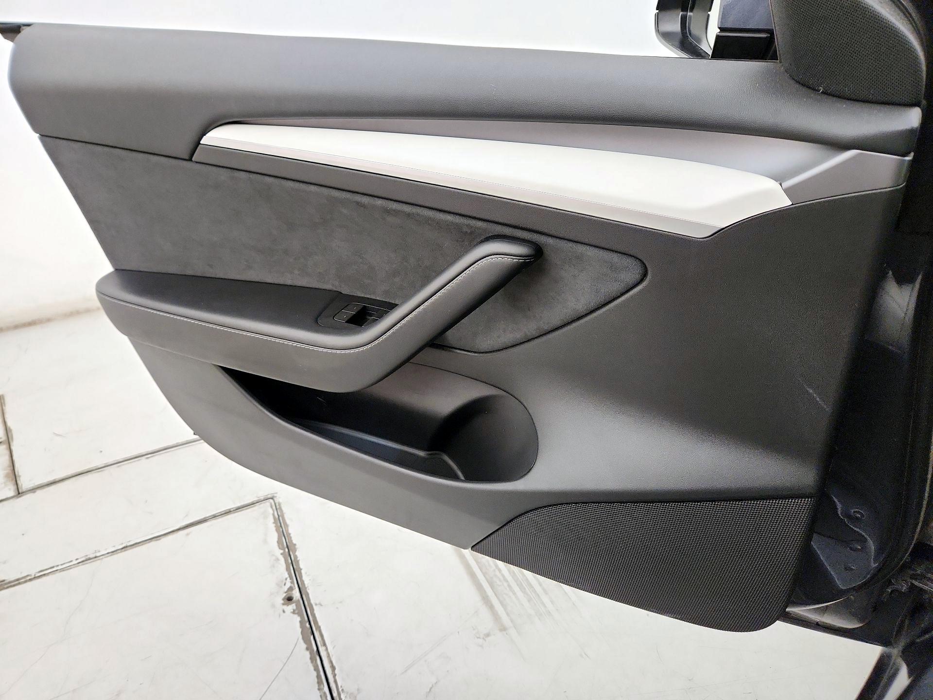 Thumbnail: 2023 Tesla Model 3 - 12