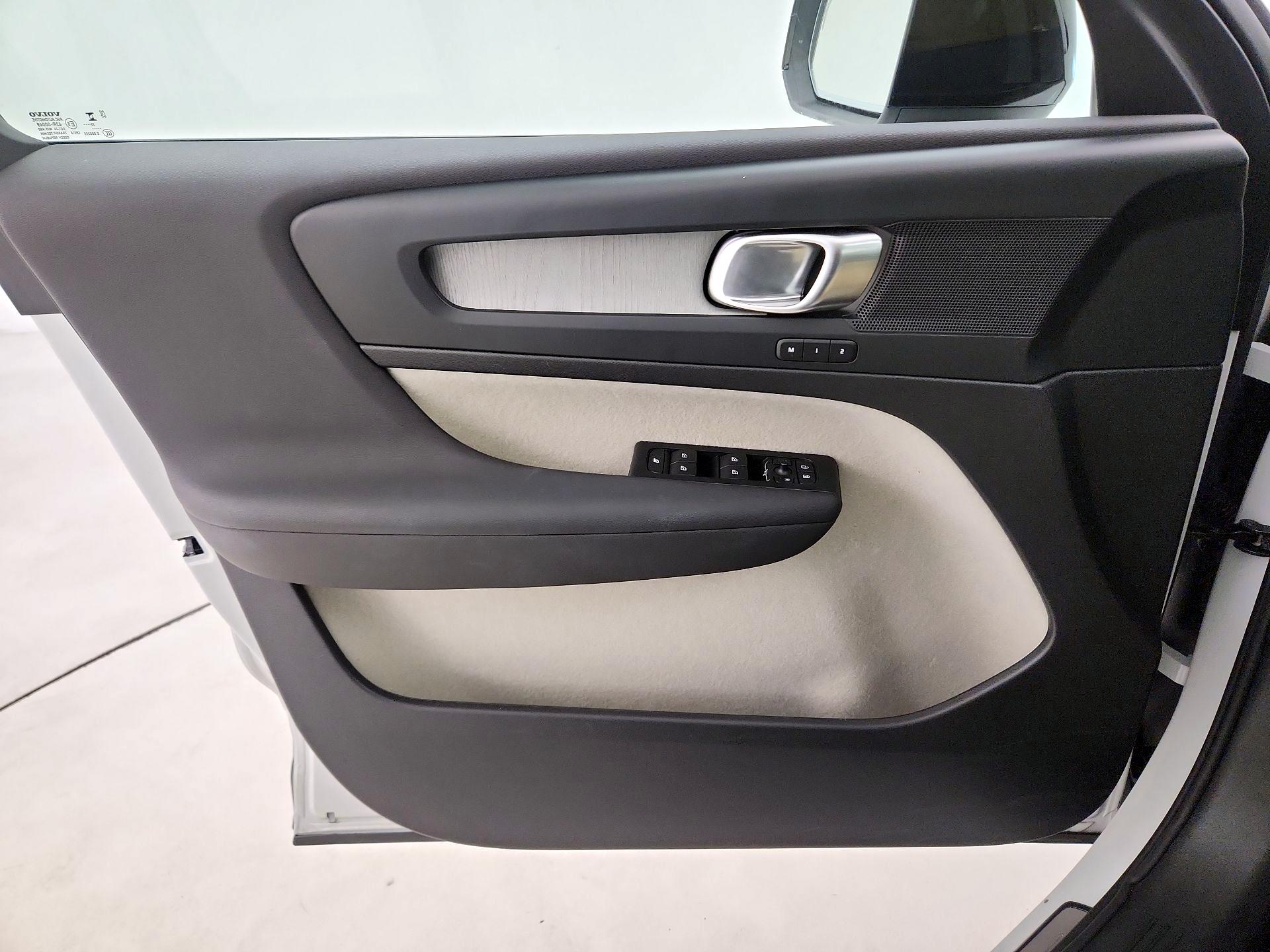 Thumbnail: 2026 Volvo XC40 - 12