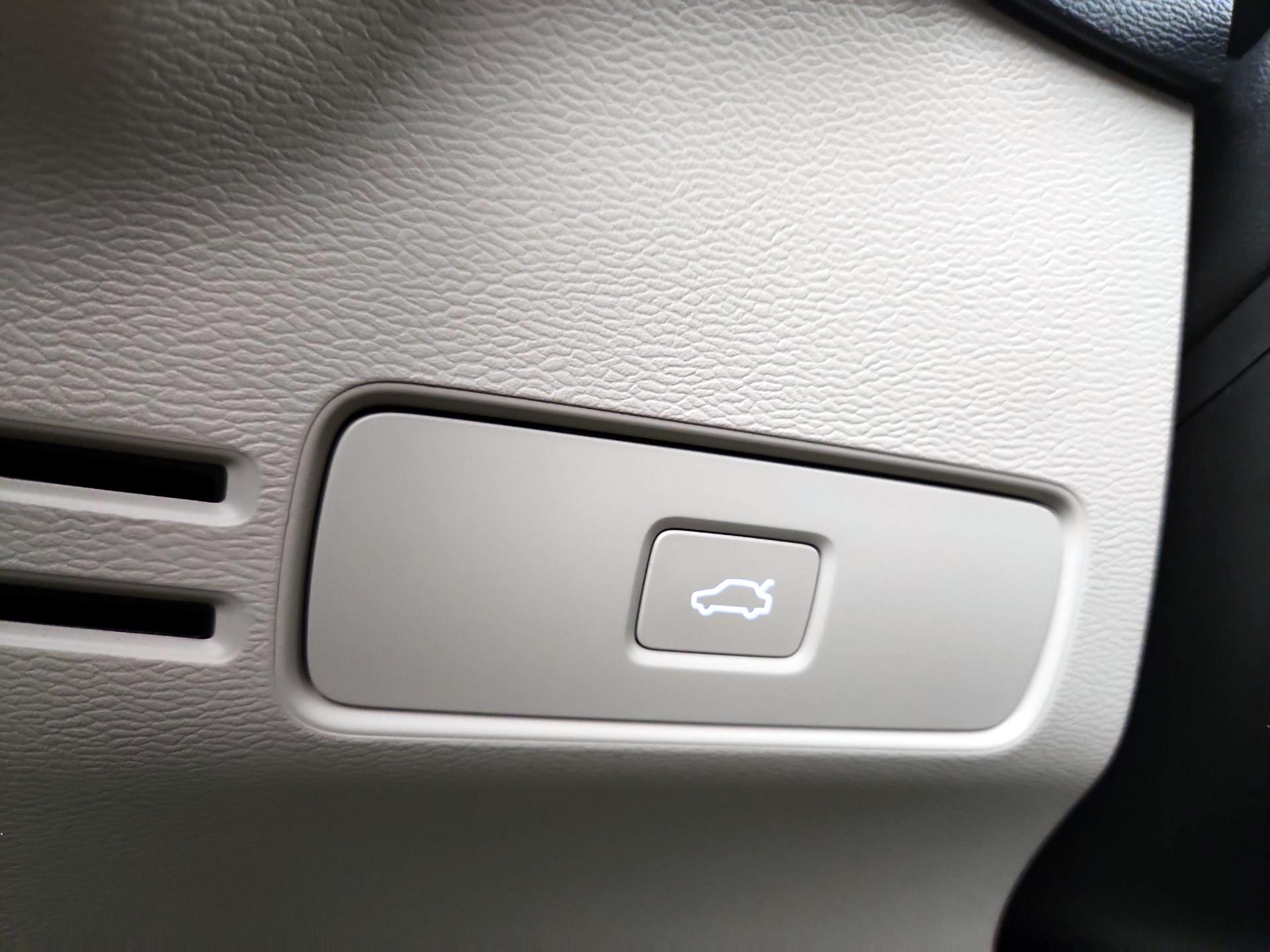 Thumbnail: 2026 Volvo XC40 - 13