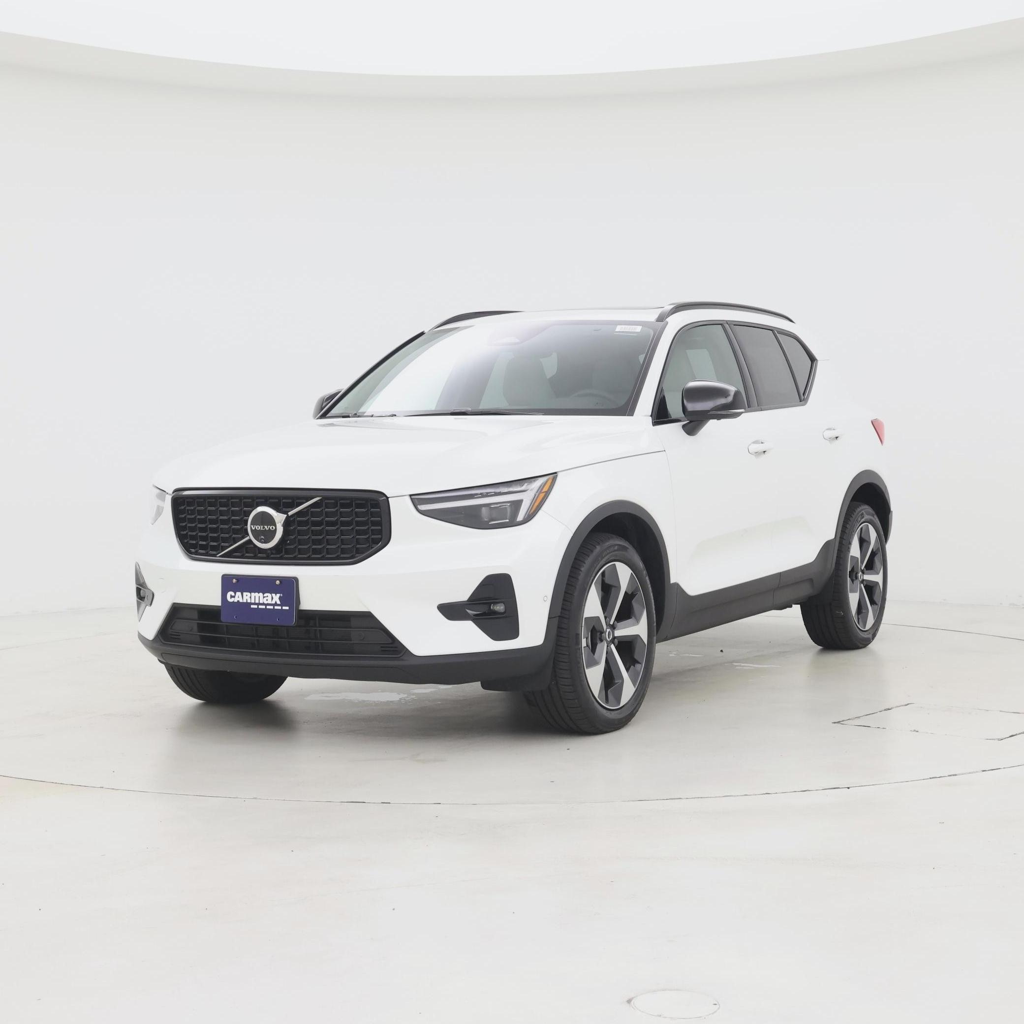 Thumbnail: 2026 Volvo XC40 - 4