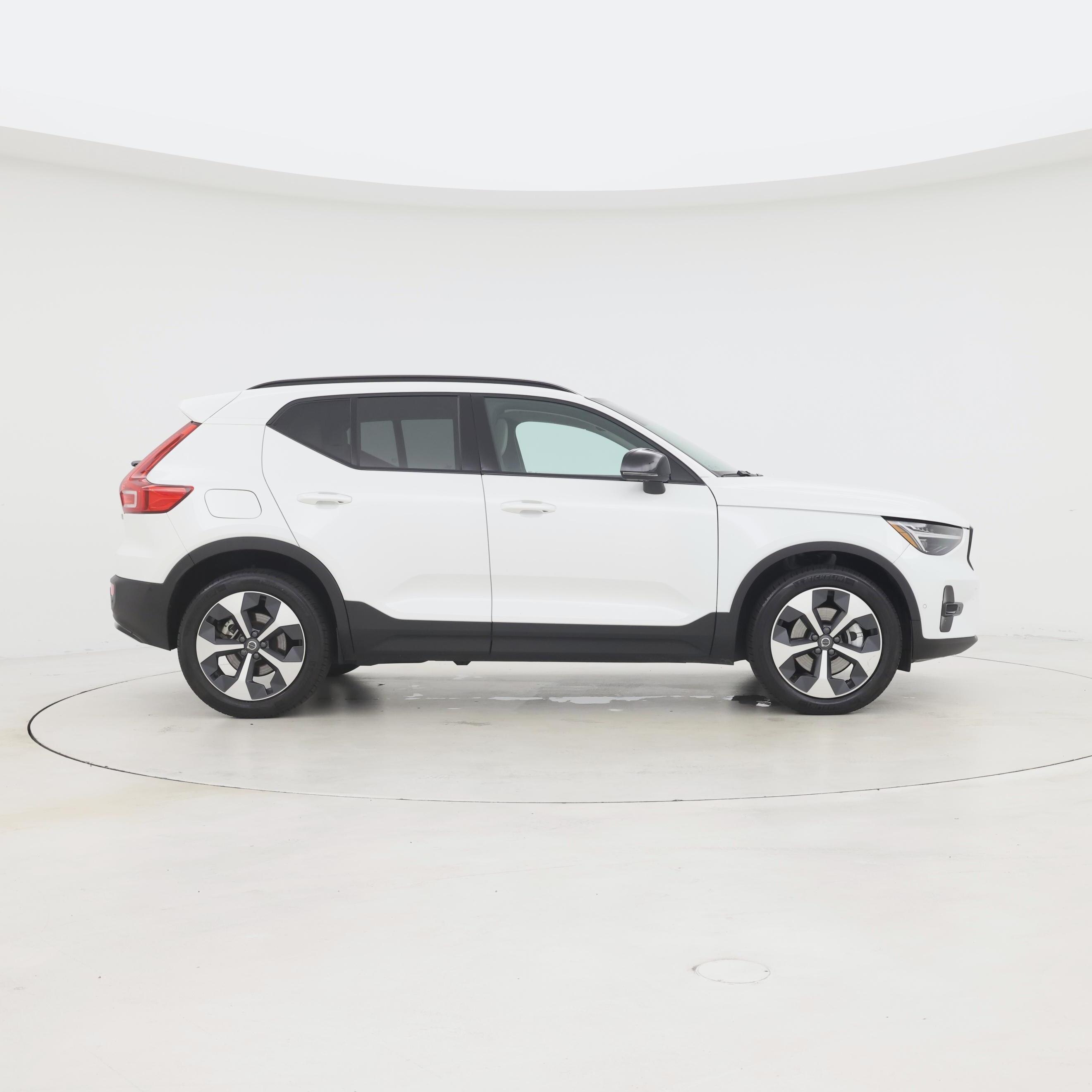 Thumbnail: 2026 Volvo XC40 - 7