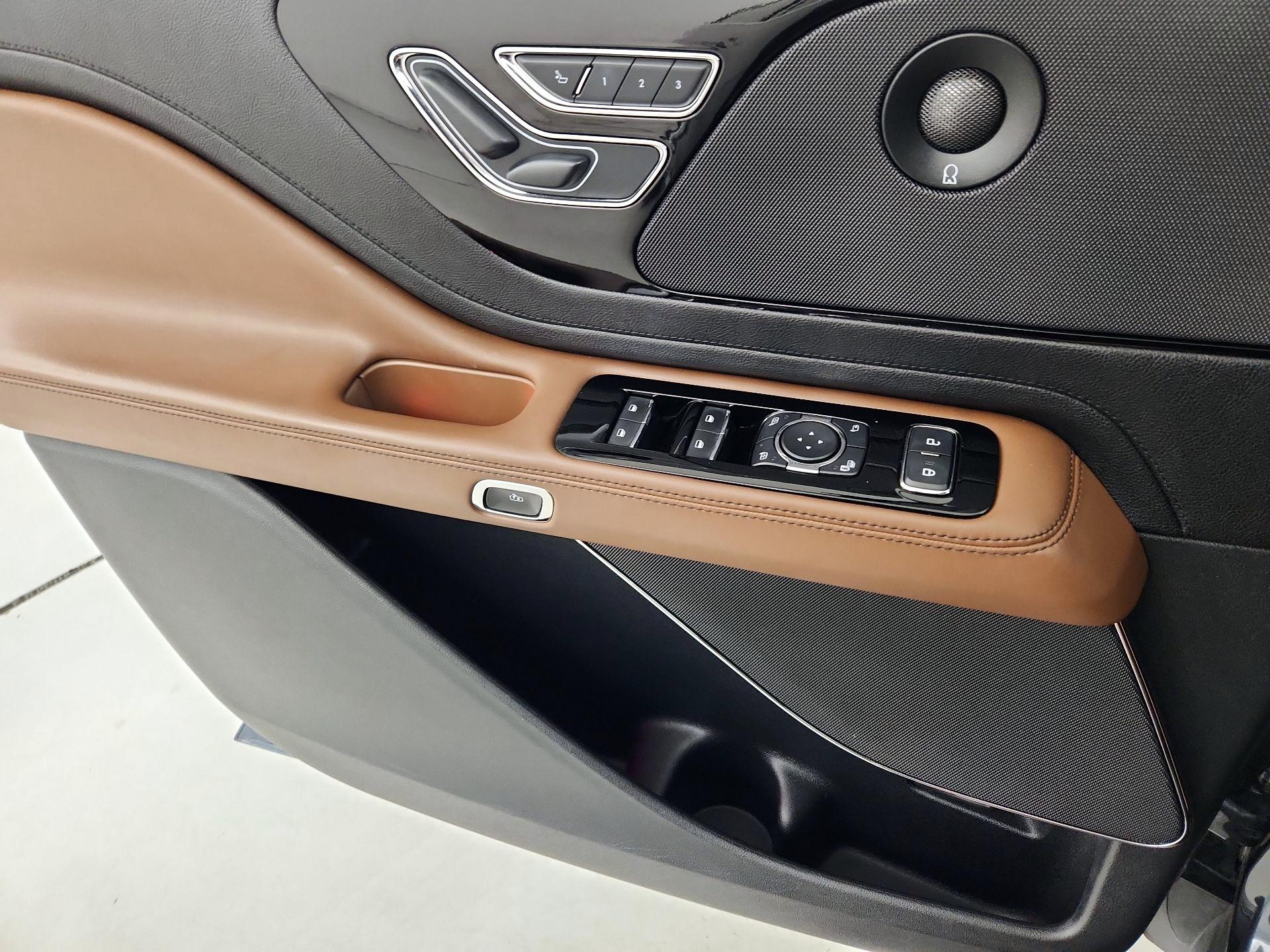 Thumbnail: 2022 Lincoln Aviator - 12