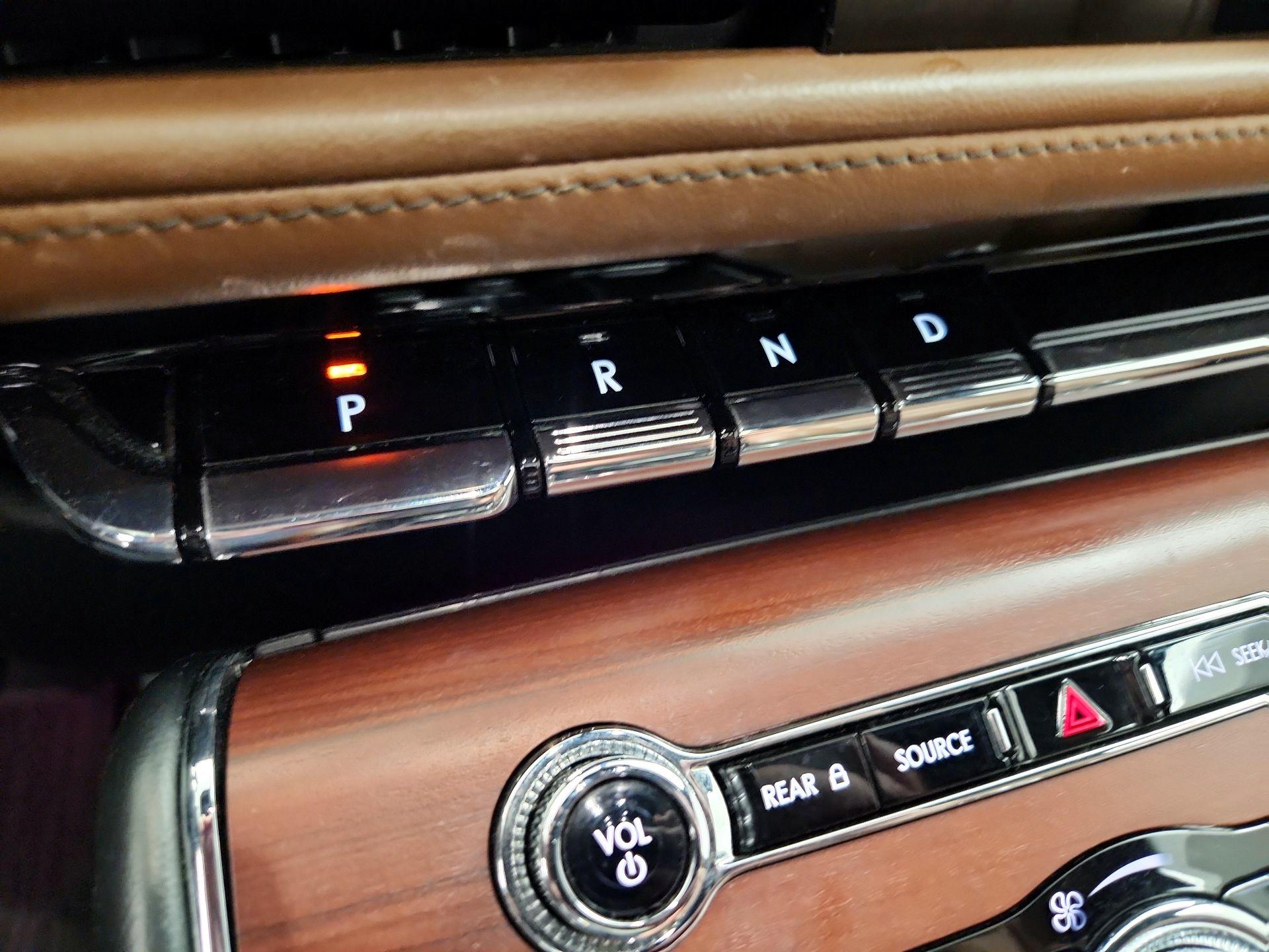 Thumbnail: 2022 Lincoln Aviator - 18