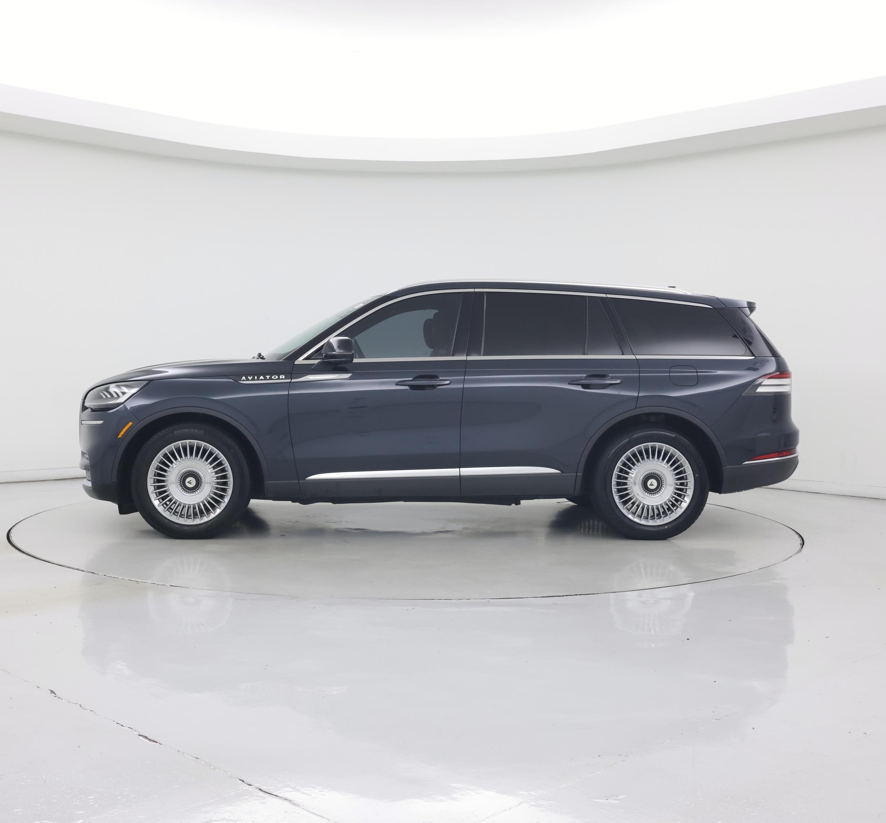 Thumbnail: 2022 Lincoln Aviator - 3