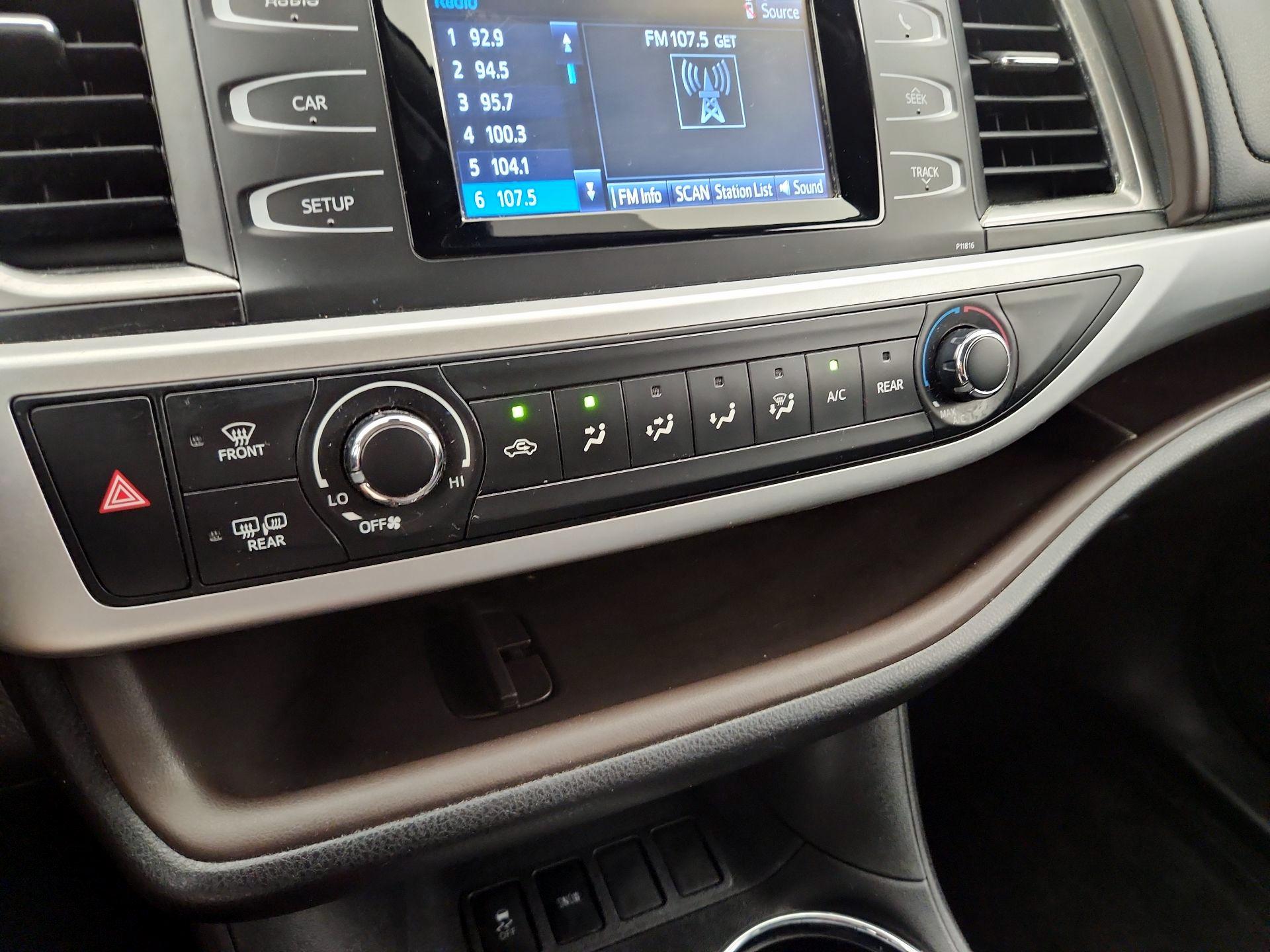 Thumbnail: 2019 Toyota Highlander - 16