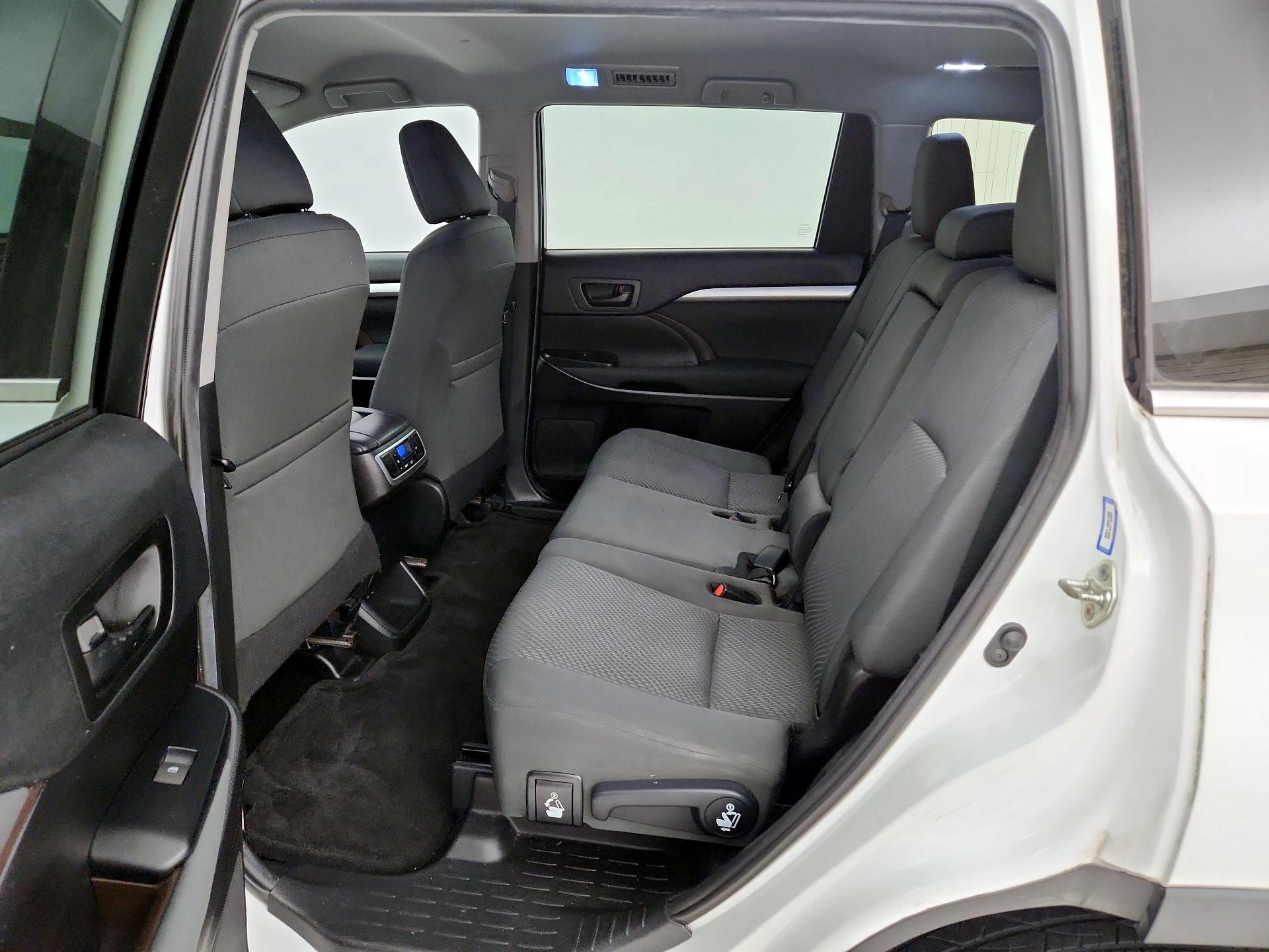Thumbnail: 2019 Toyota Highlander - 19