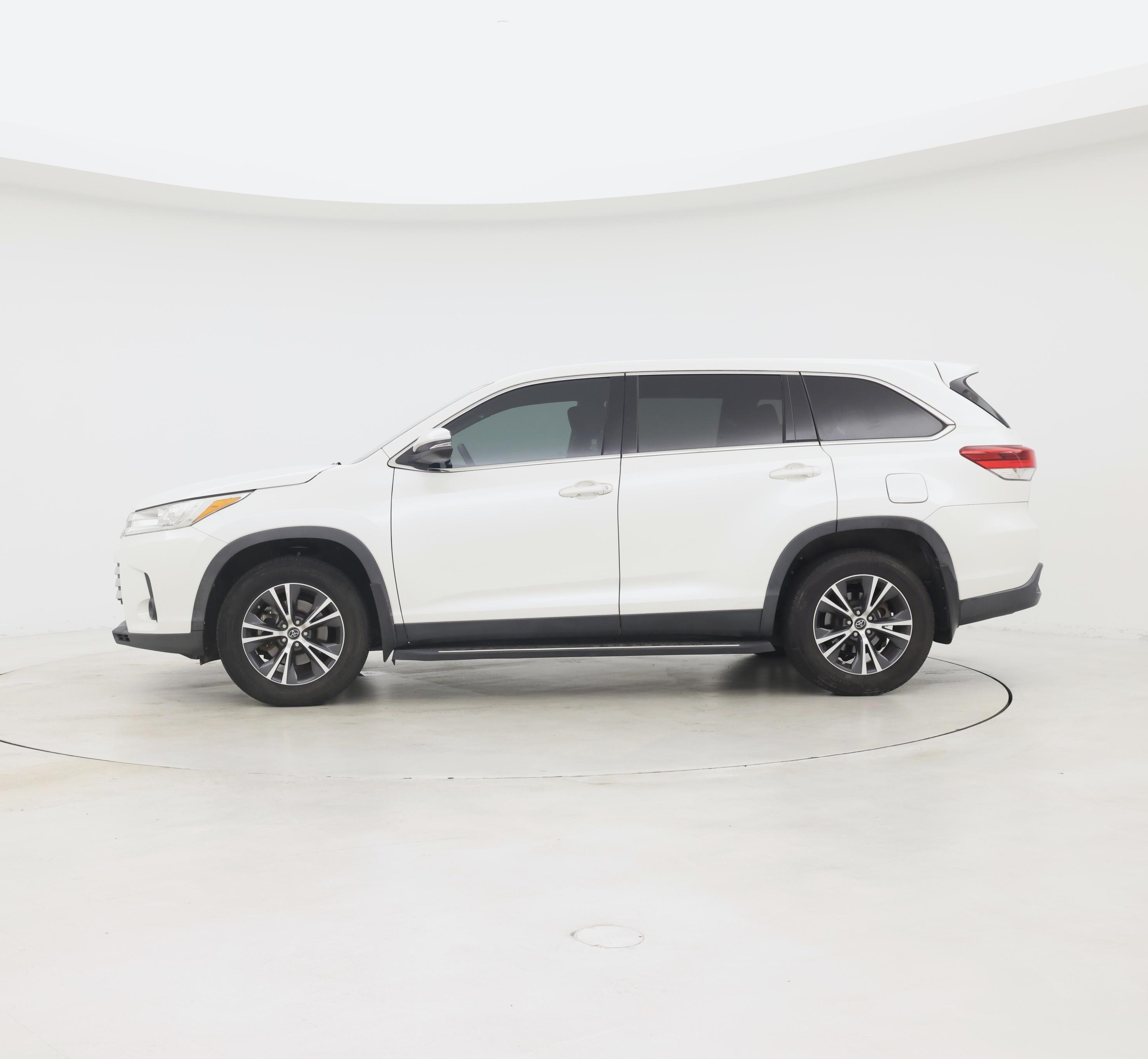 Thumbnail: 2019 Toyota Highlander - 3