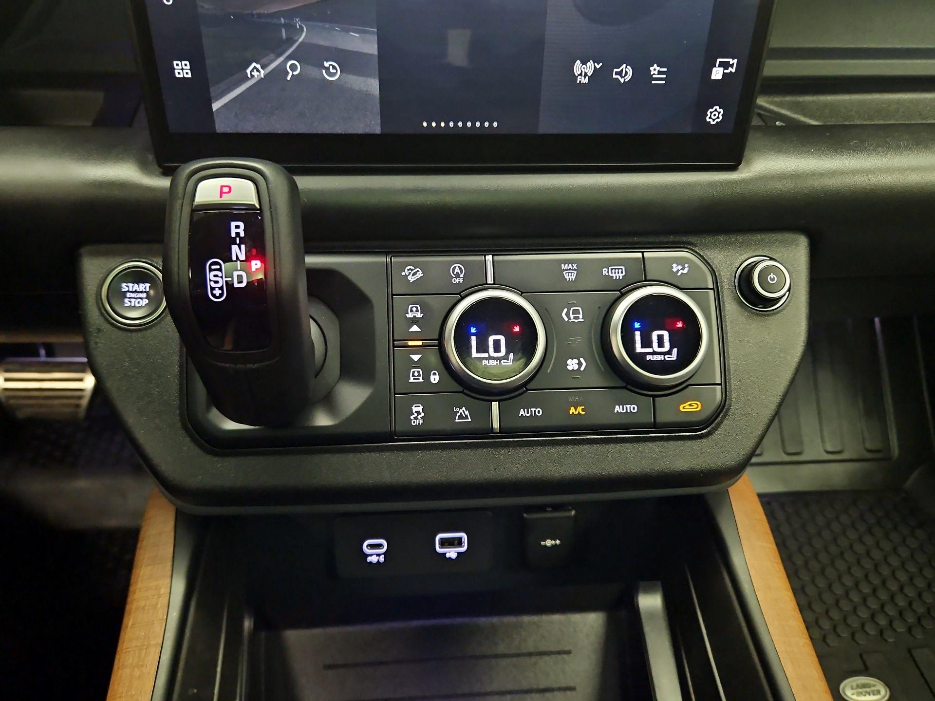 Thumbnail: 2024 Land Rover Defender - 17