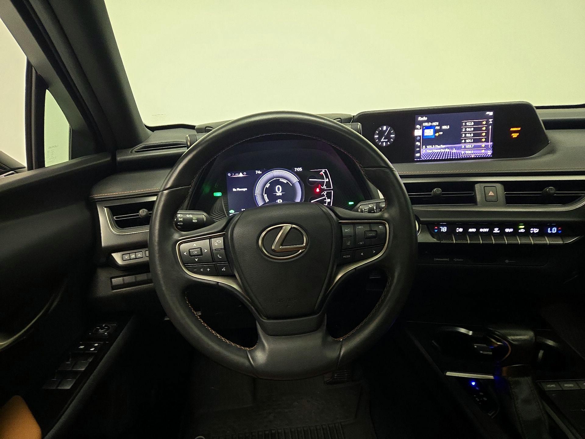 Thumbnail: 2022 Lexus UX - 10
