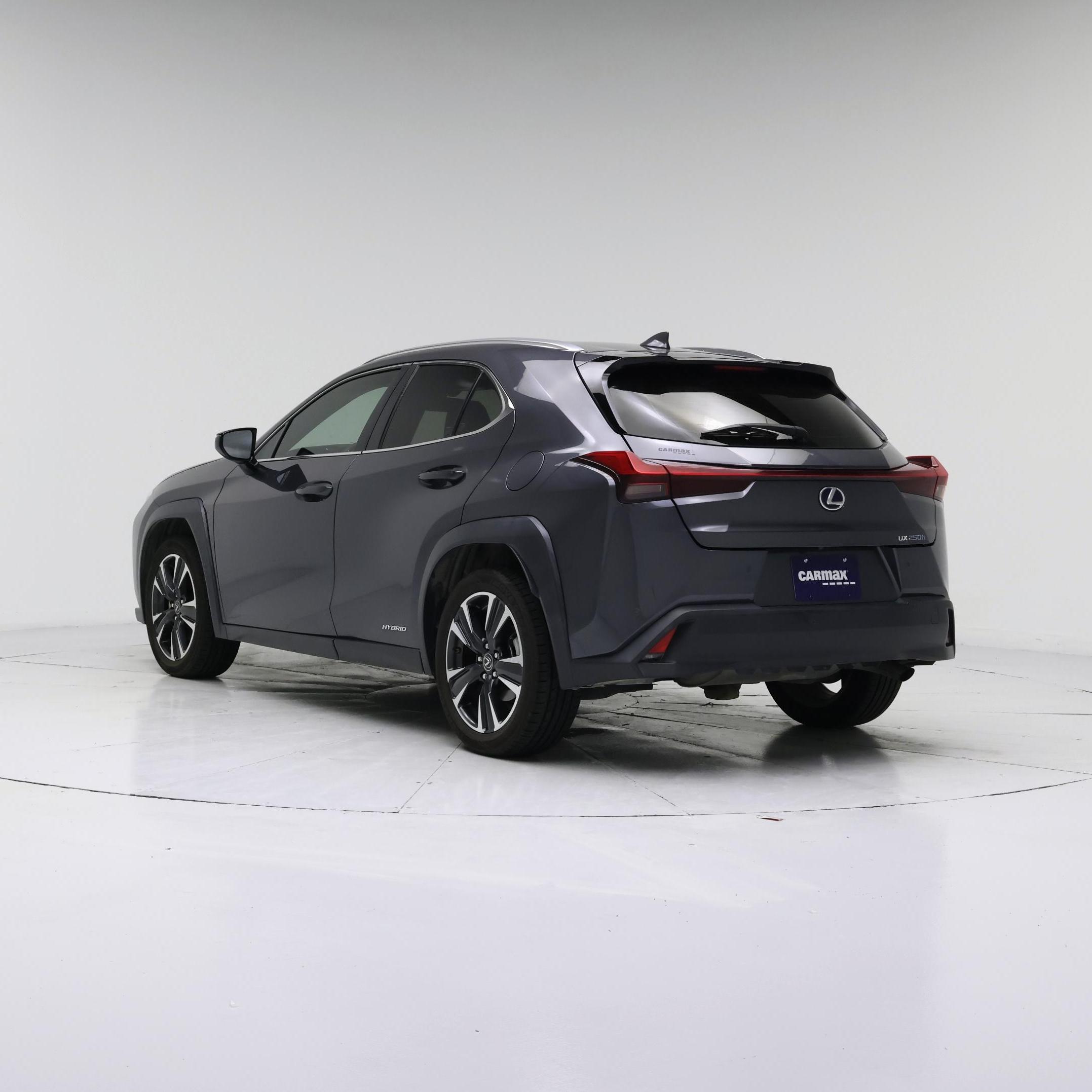 Thumbnail: 2022 Lexus UX - 2