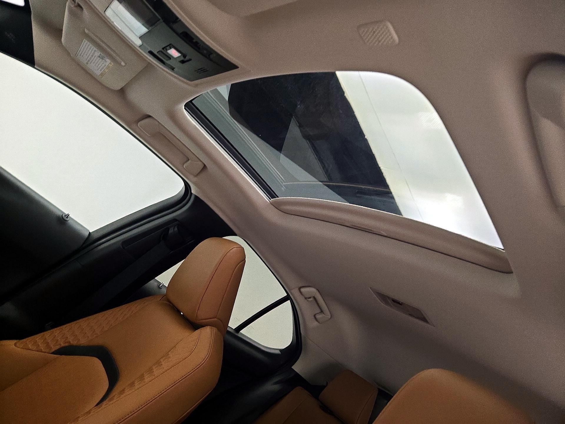 Thumbnail: 2022 Lexus UX - 19