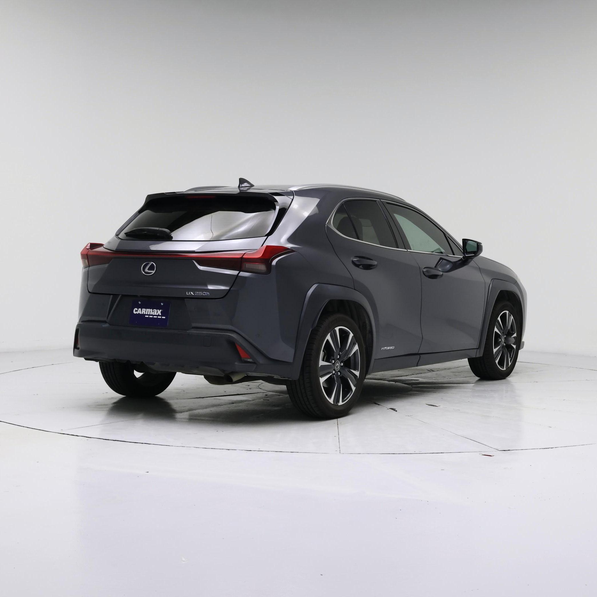 Thumbnail: 2022 Lexus UX - 8