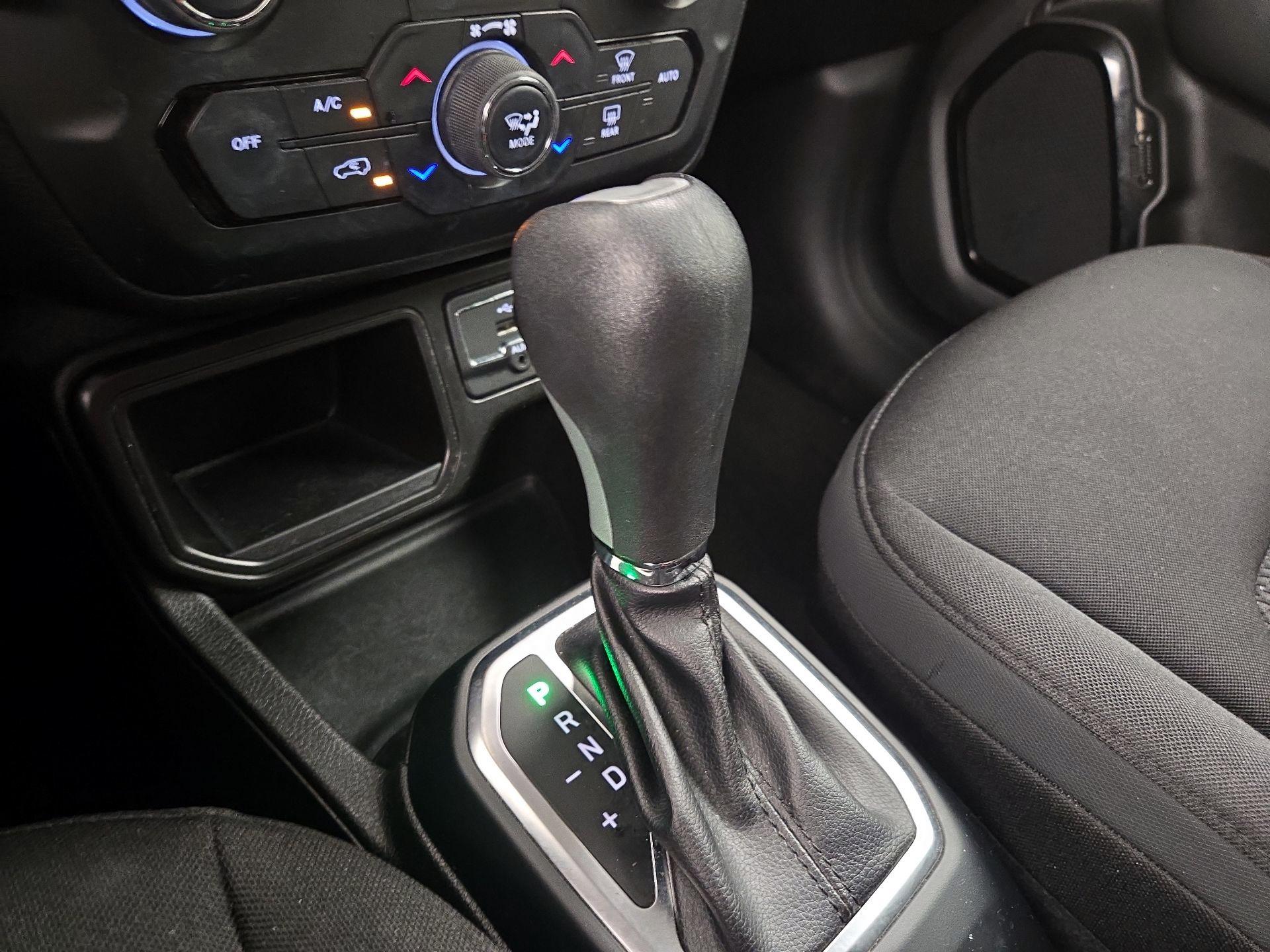 Thumbnail: 2020 Jeep Renegade - 17