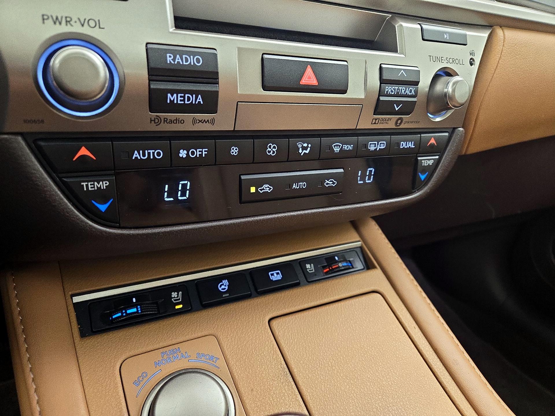 Thumbnail: 2017 Lexus ES - 17