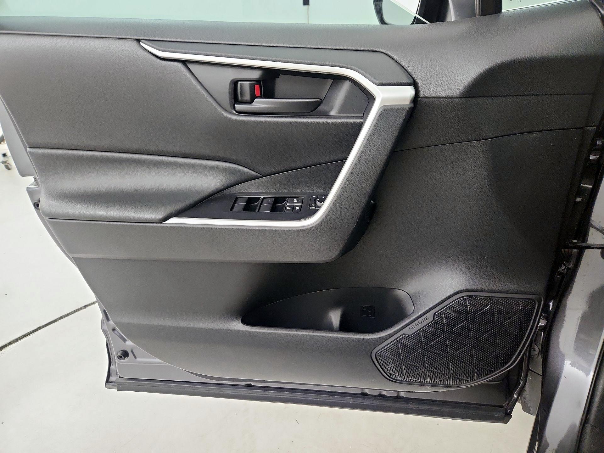 Thumbnail: 2022 Toyota RAV4 - 12