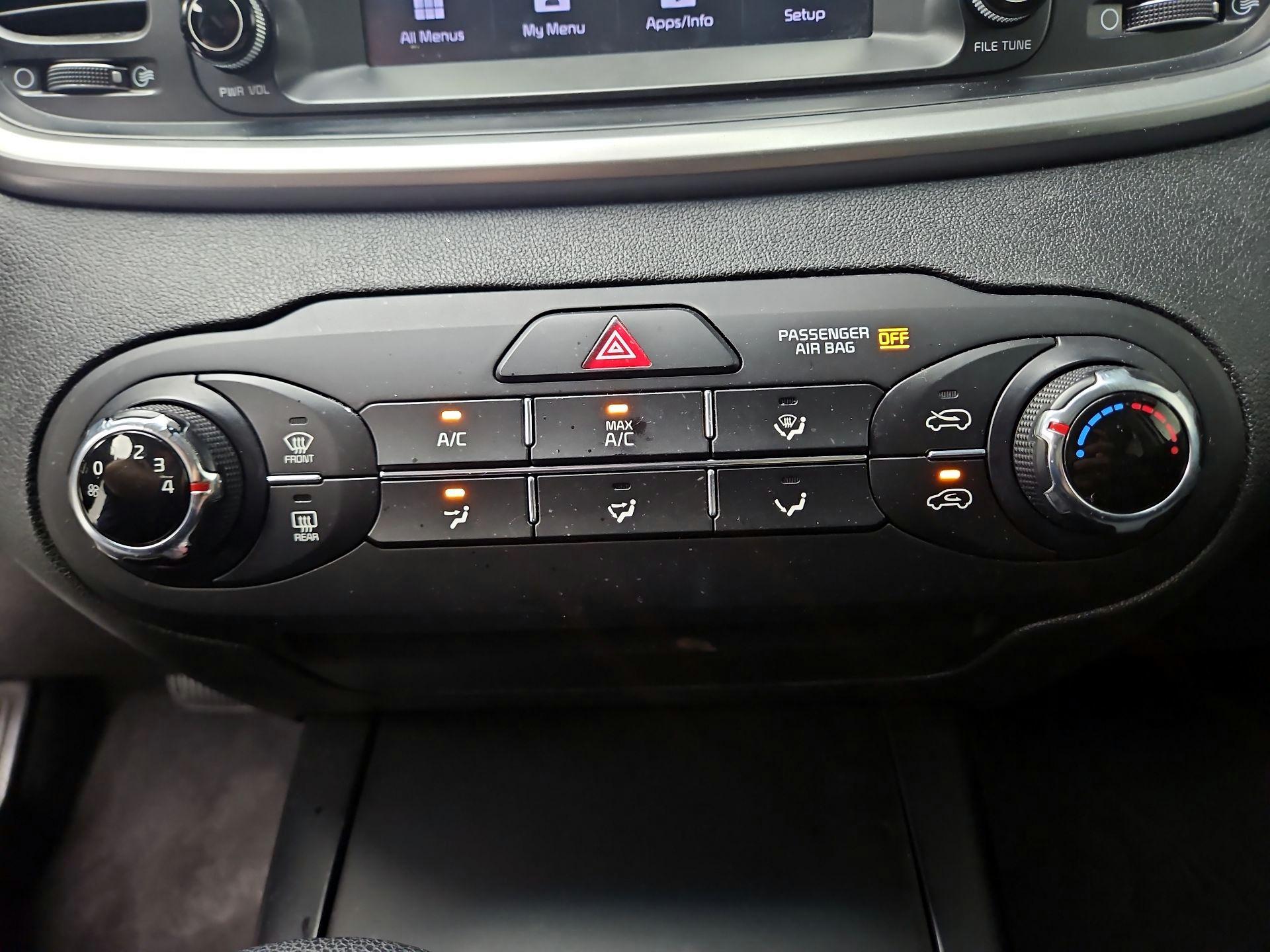 Thumbnail: 2020 Kia Sorento - 16