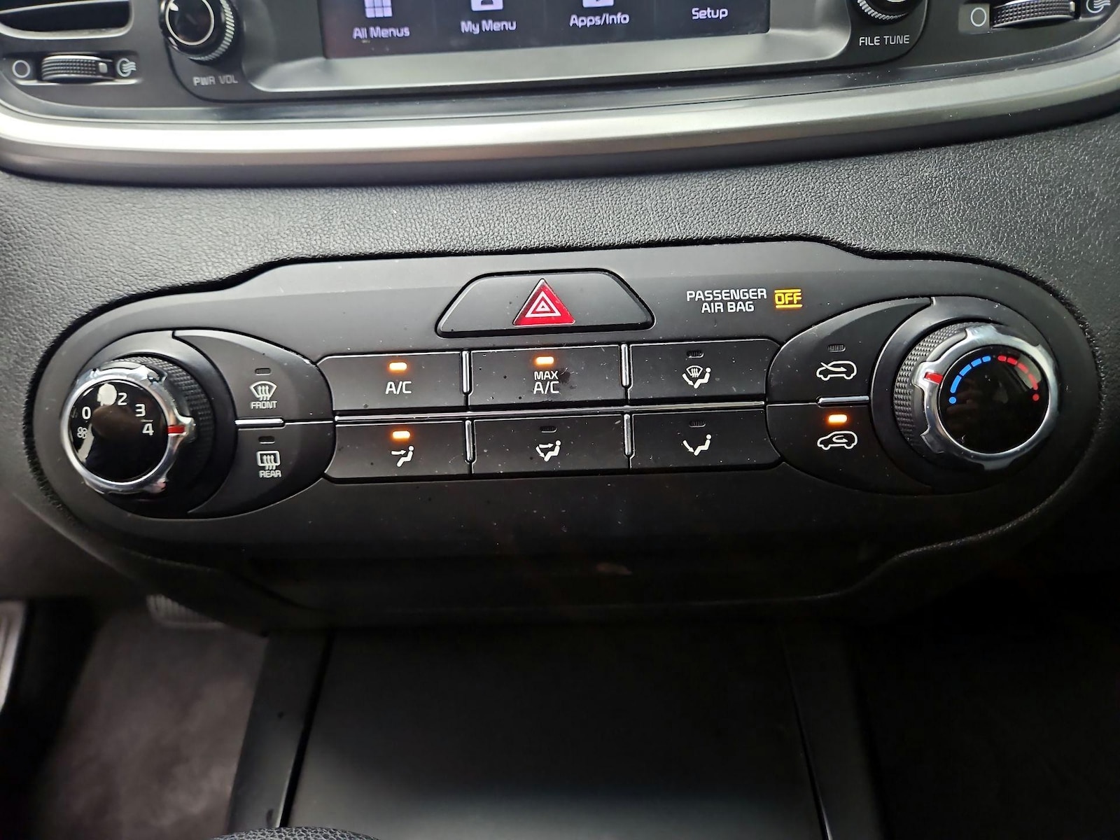 2020 Kia Sorento LX - Photo 17