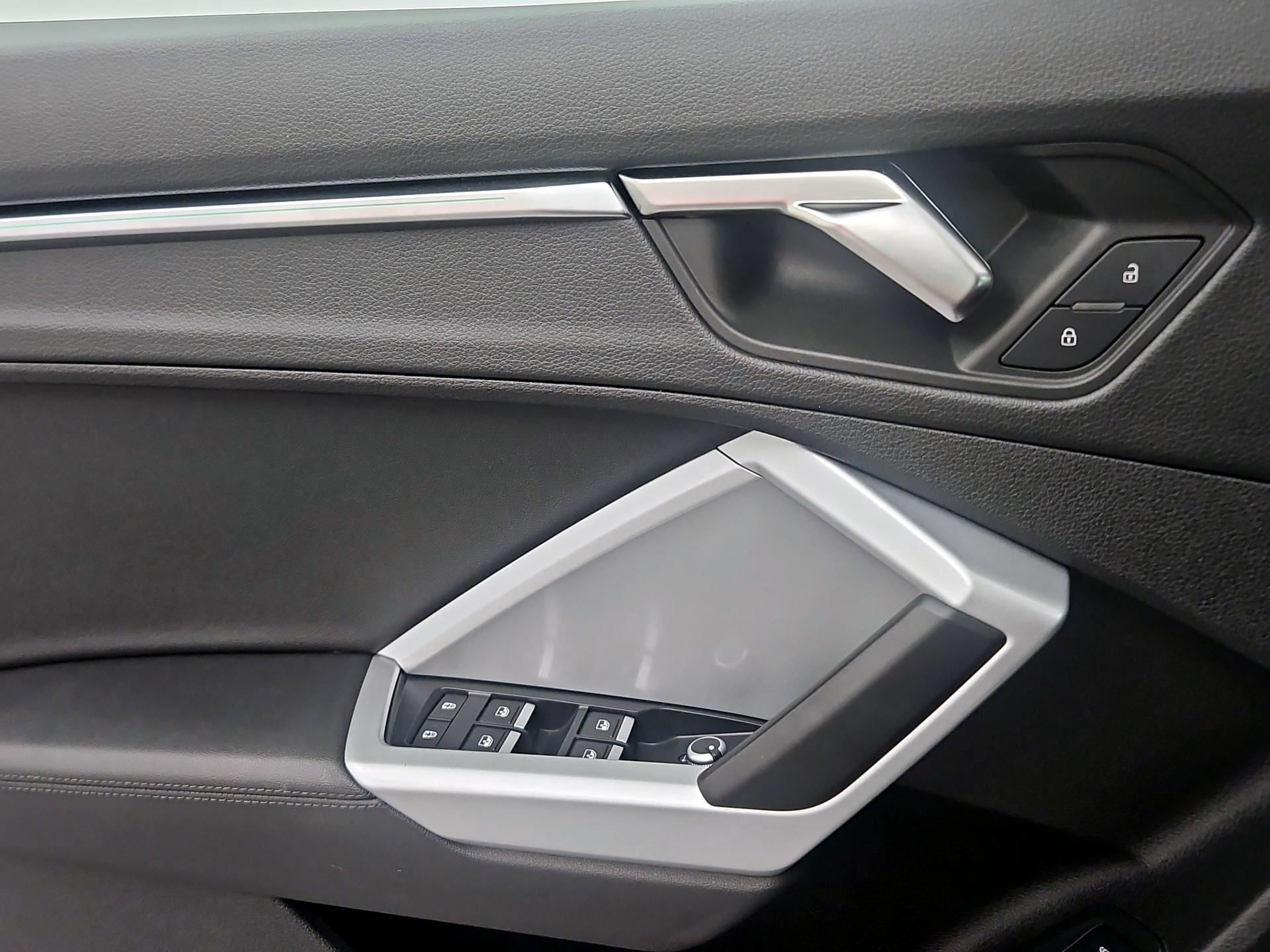 Thumbnail: 2022 Audi Q3 - 10