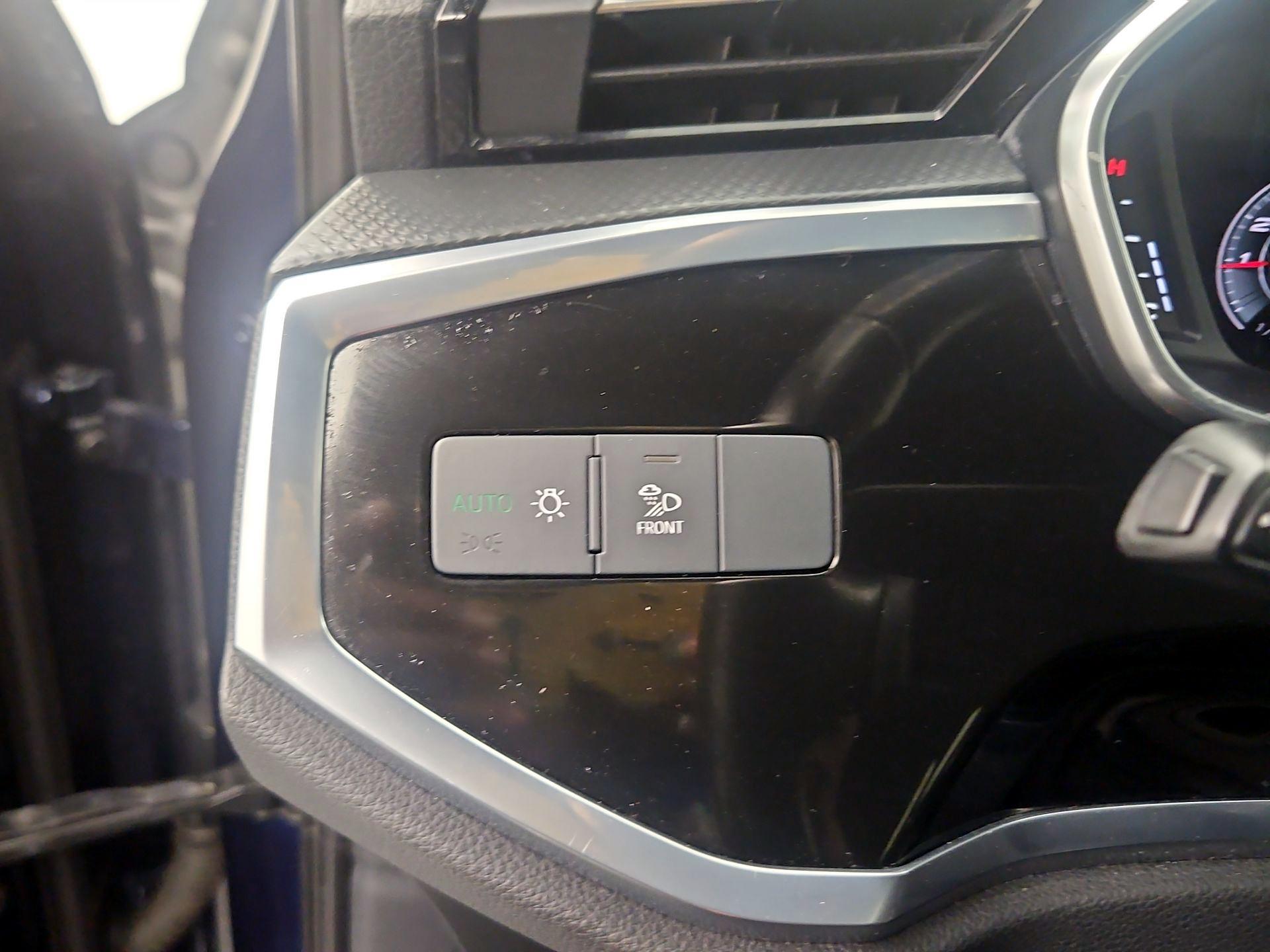 Thumbnail: 2022 Audi Q3 - 11