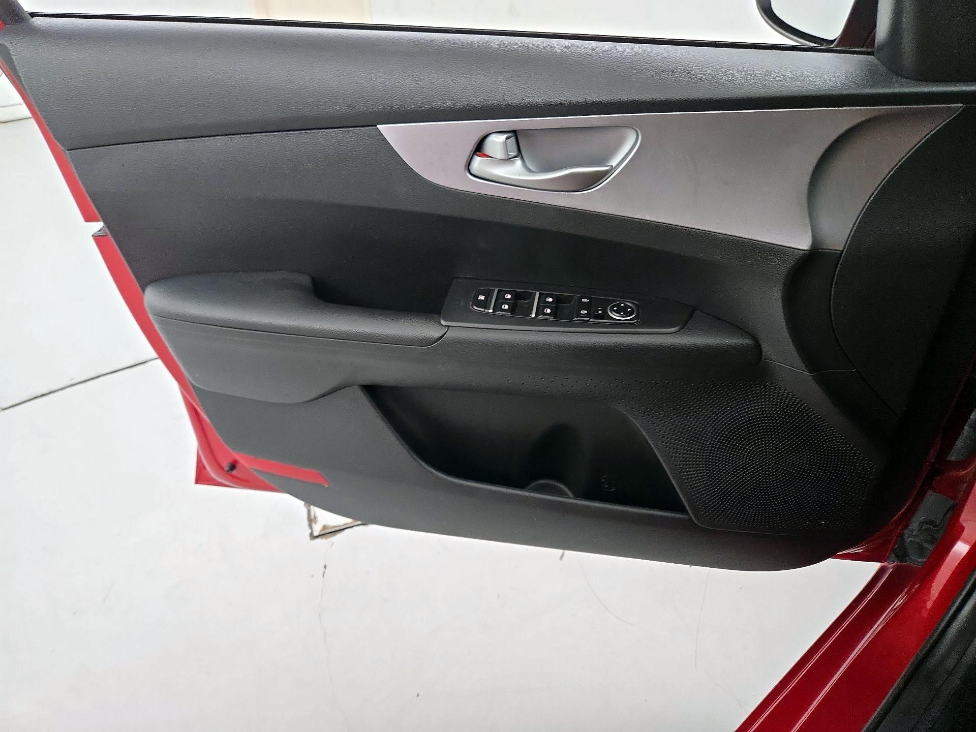 Thumbnail: 2022 Kia Forte - 12
