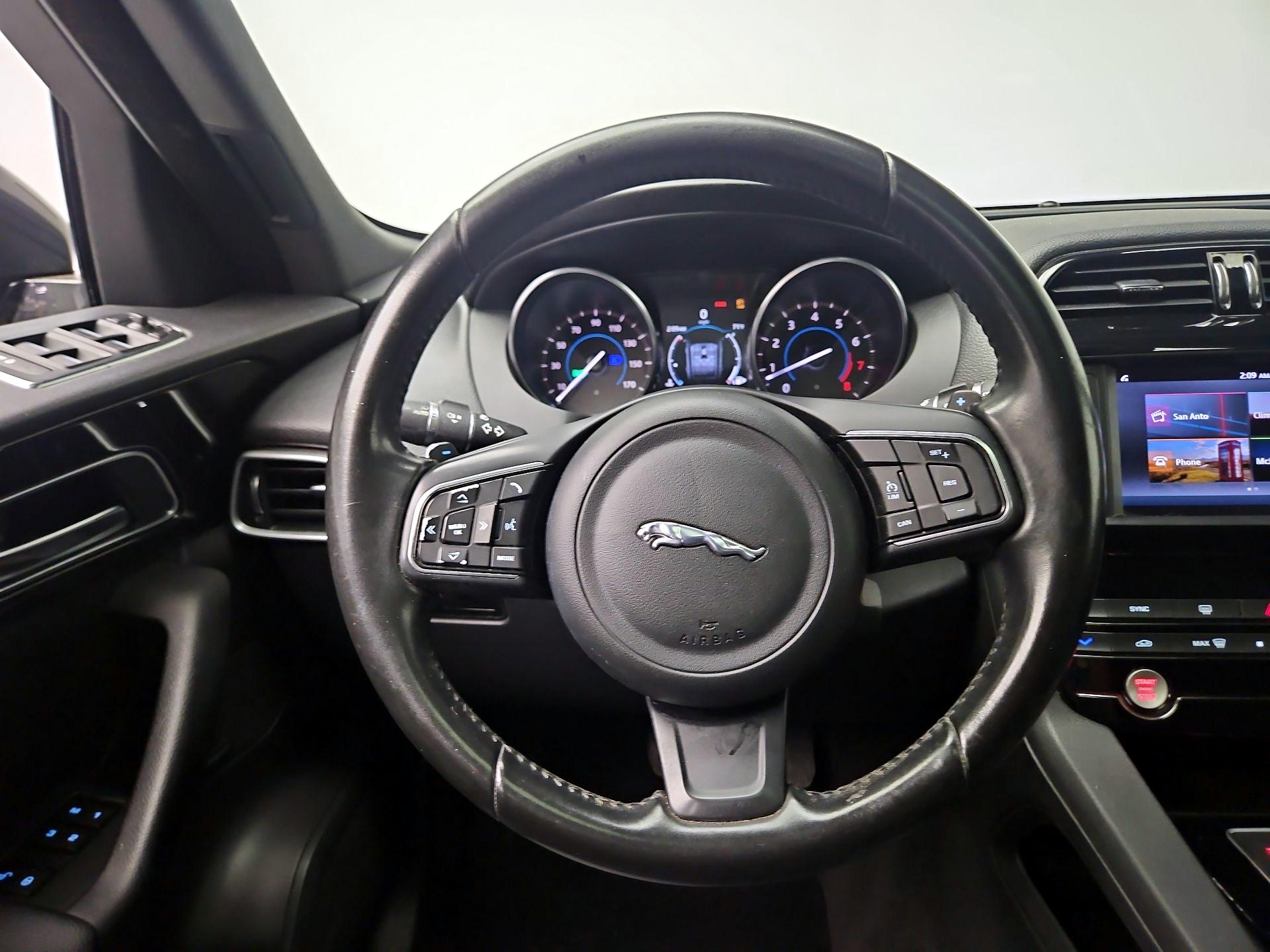 Thumbnail: 2018 Jaguar F-Pace - 10