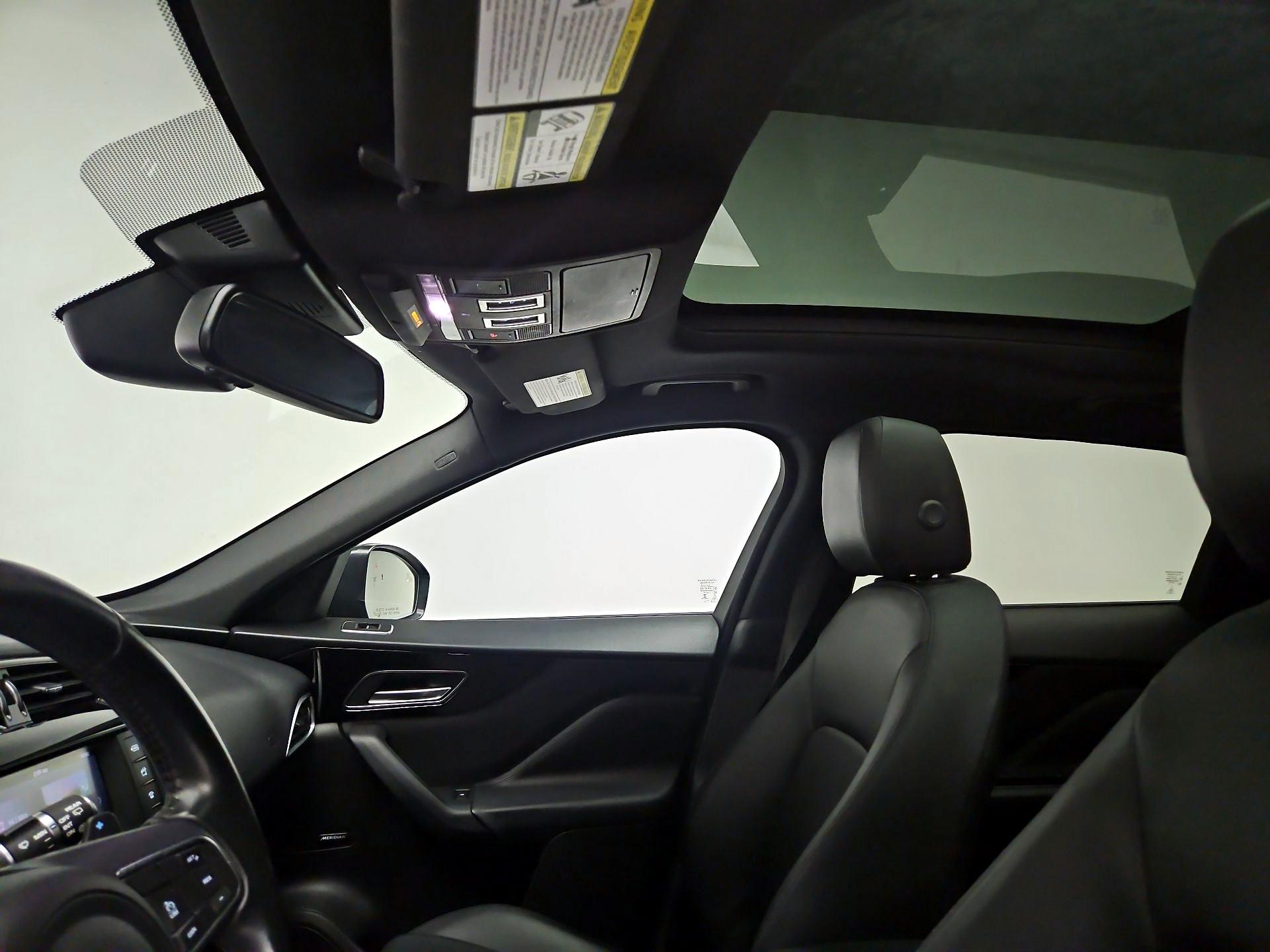 Thumbnail: 2018 Jaguar F-Pace - 19