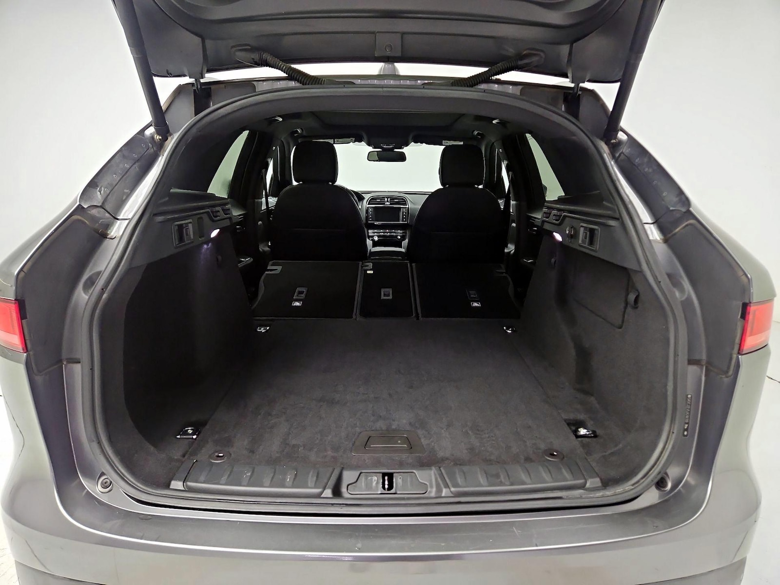 2018 Jaguar F-PACE Premium - Photo 23