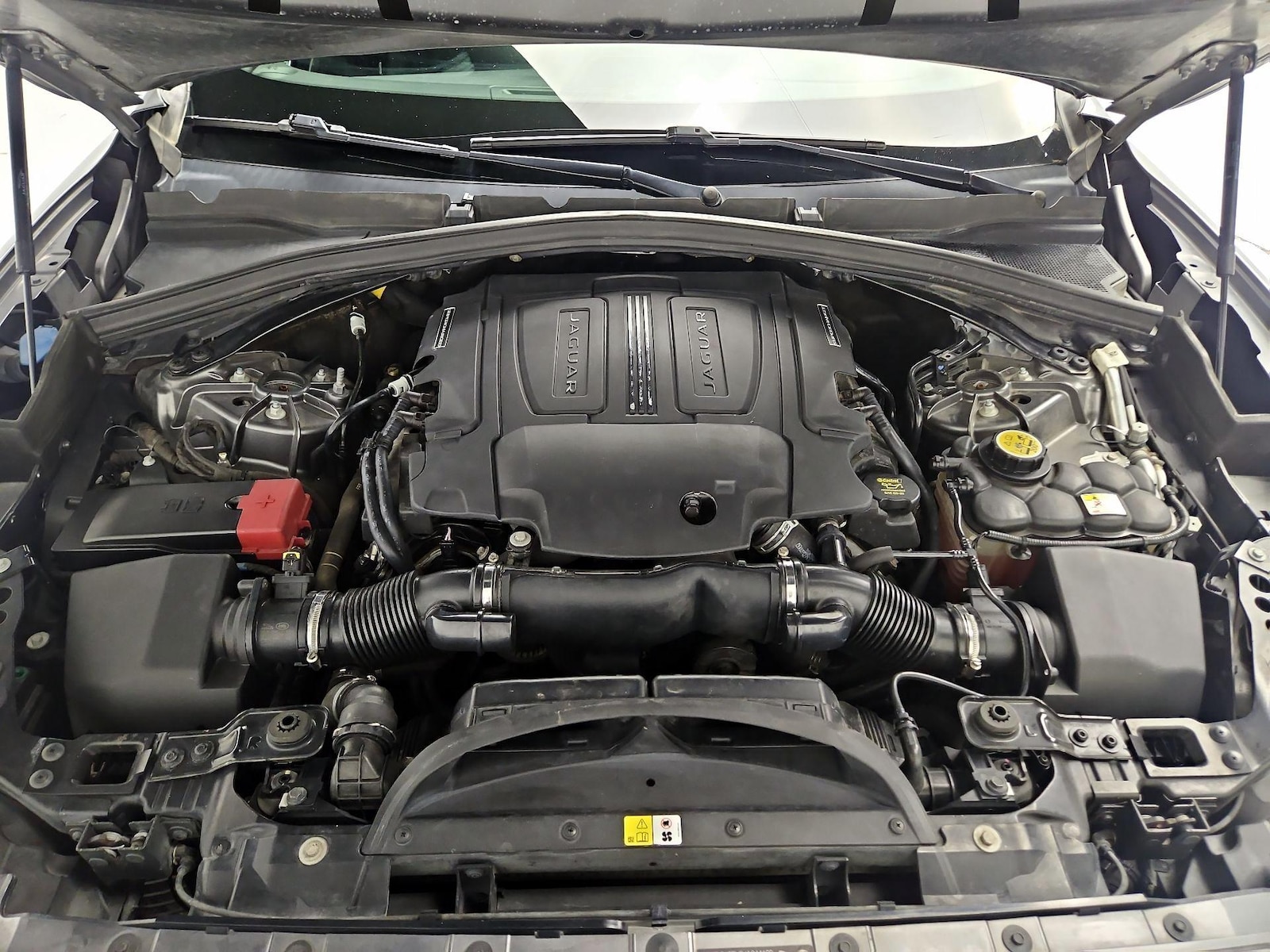 2018 Jaguar F-PACE Premium - Photo 24