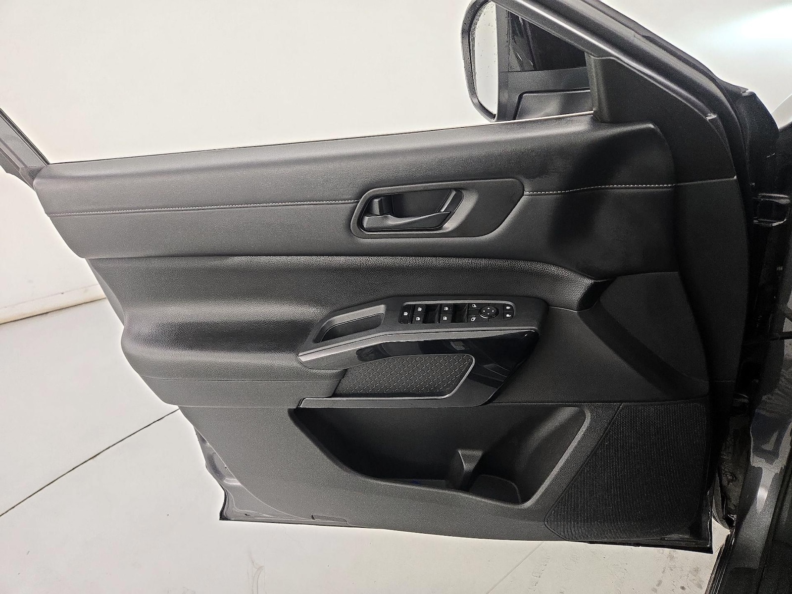 2024 Nissan Pathfinder S - Photo 13