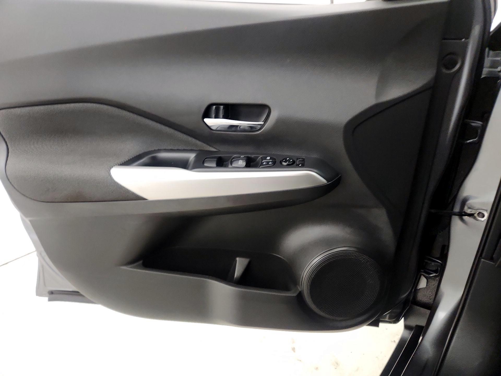 Thumbnail: 2020 Nissan Kicks - 12